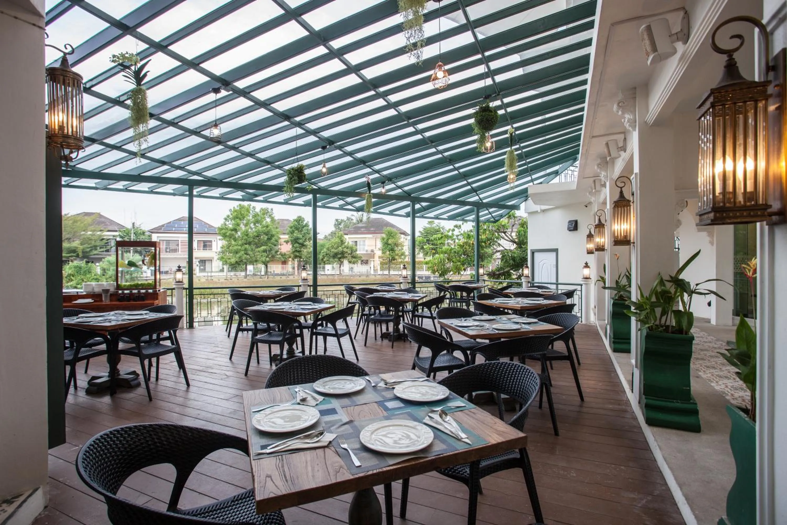 Restaurant/places to eat in Supicha Pool Access Hotel - SHA Plus