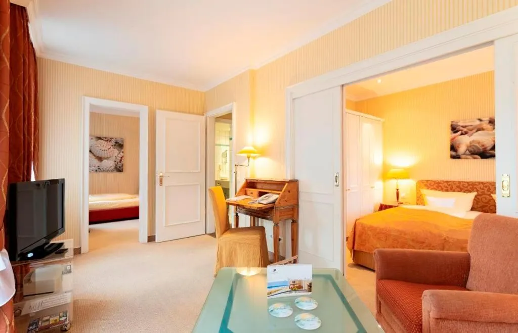 Photo of the whole room, Bed in Strandhotel Sylt Westerland