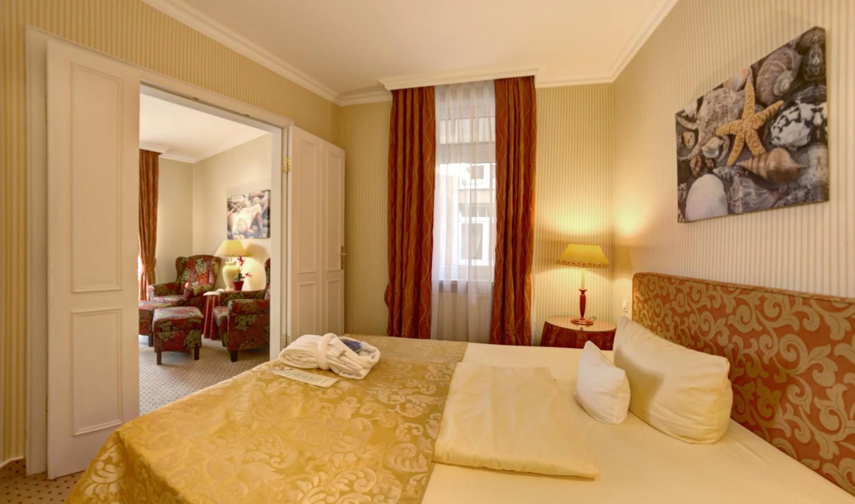 Photo of the whole room, Bed in Strandhotel Sylt Westerland