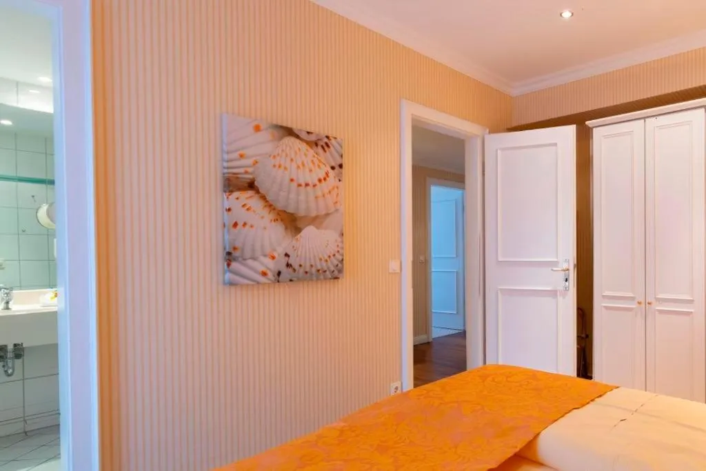 Photo of the whole room, Bed in Strandhotel Sylt Westerland