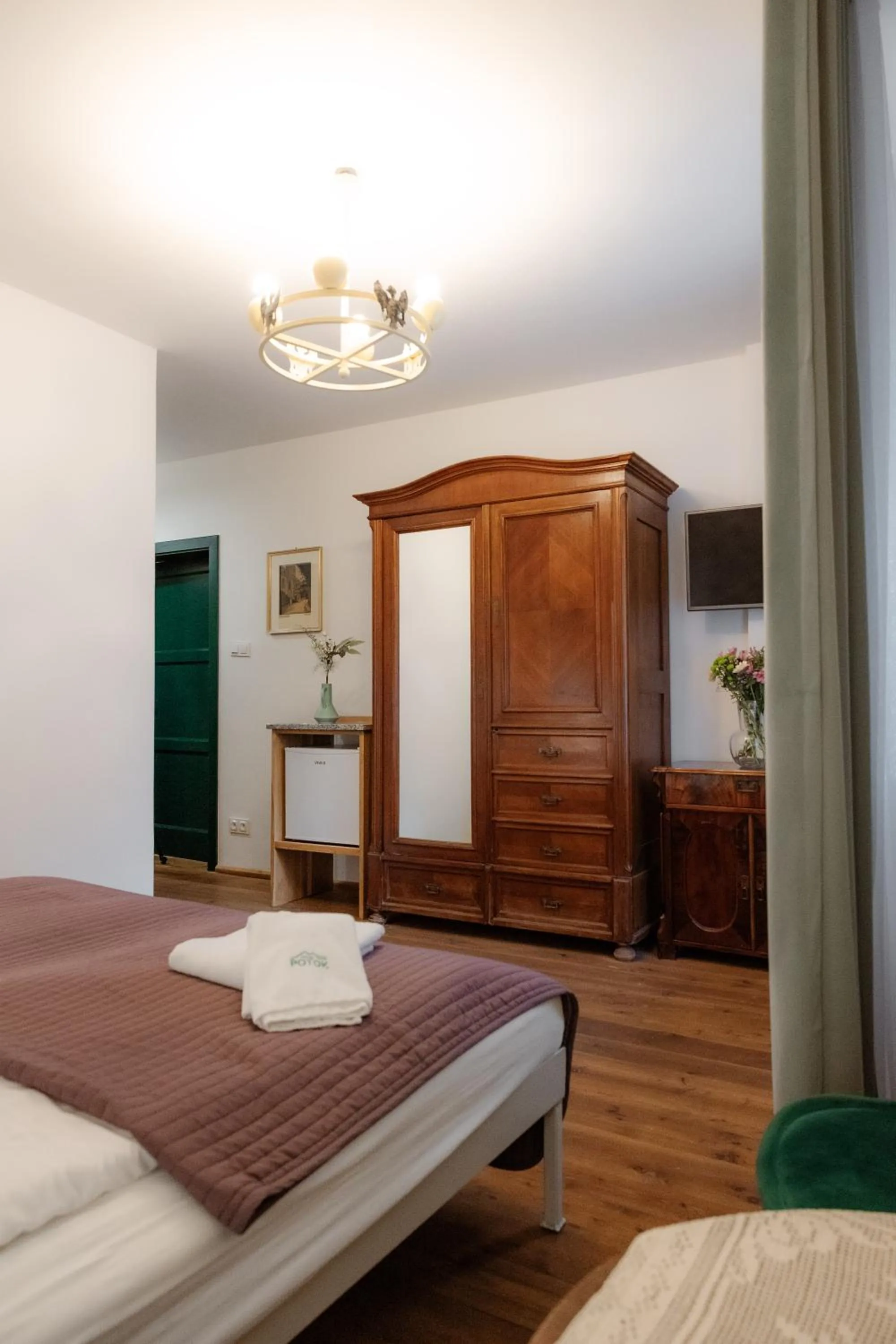 Restaurant/places to eat, Bed in Dom Potok