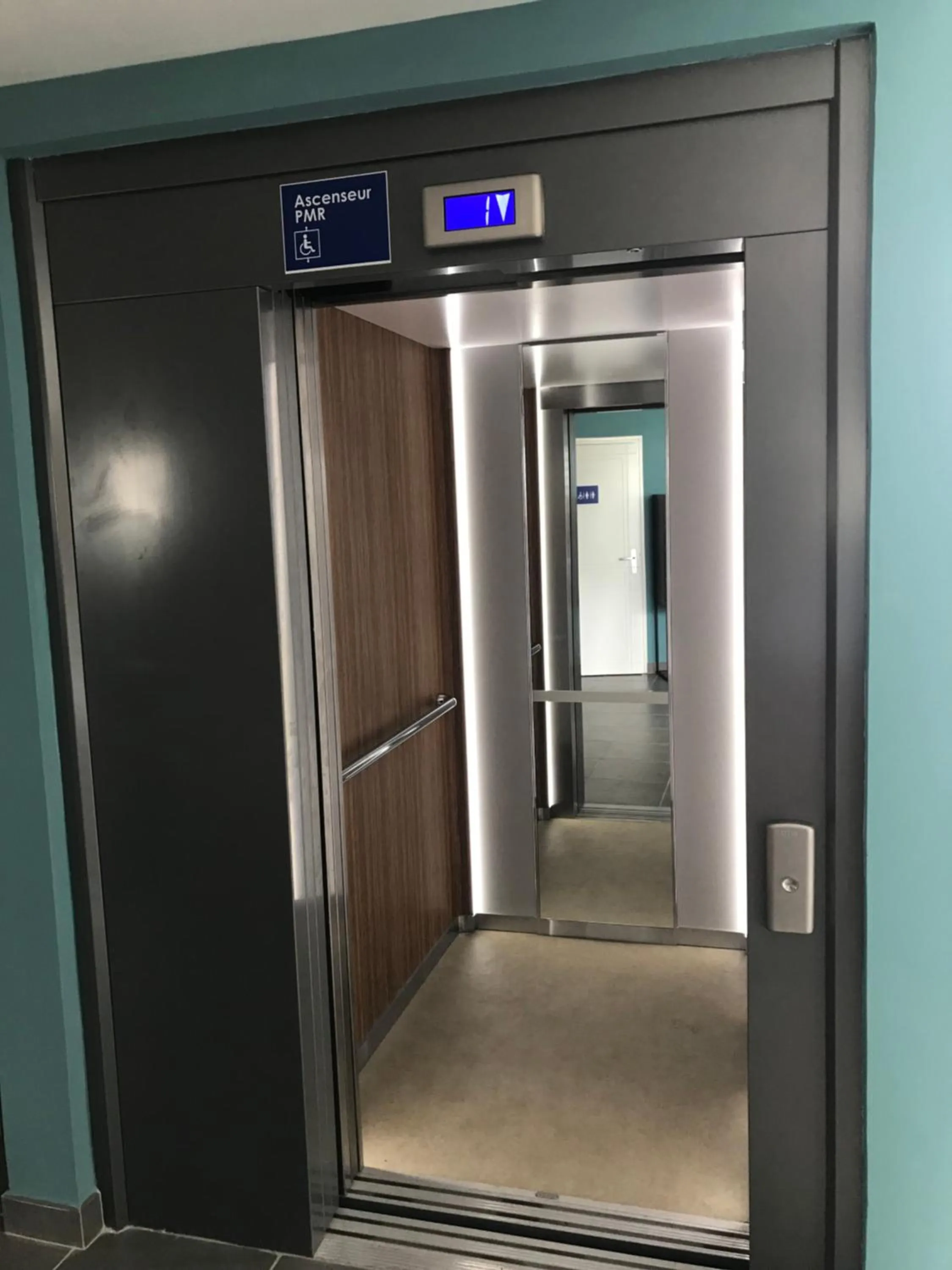 elevator in Diamant les bains - Résidence Hôtelière