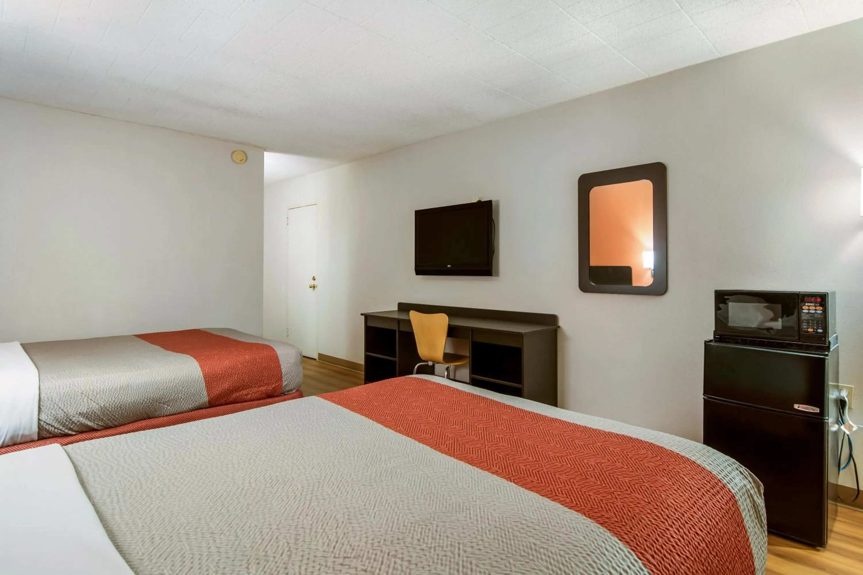 Bedroom, Bed in Motel 6-New Stanton, PA