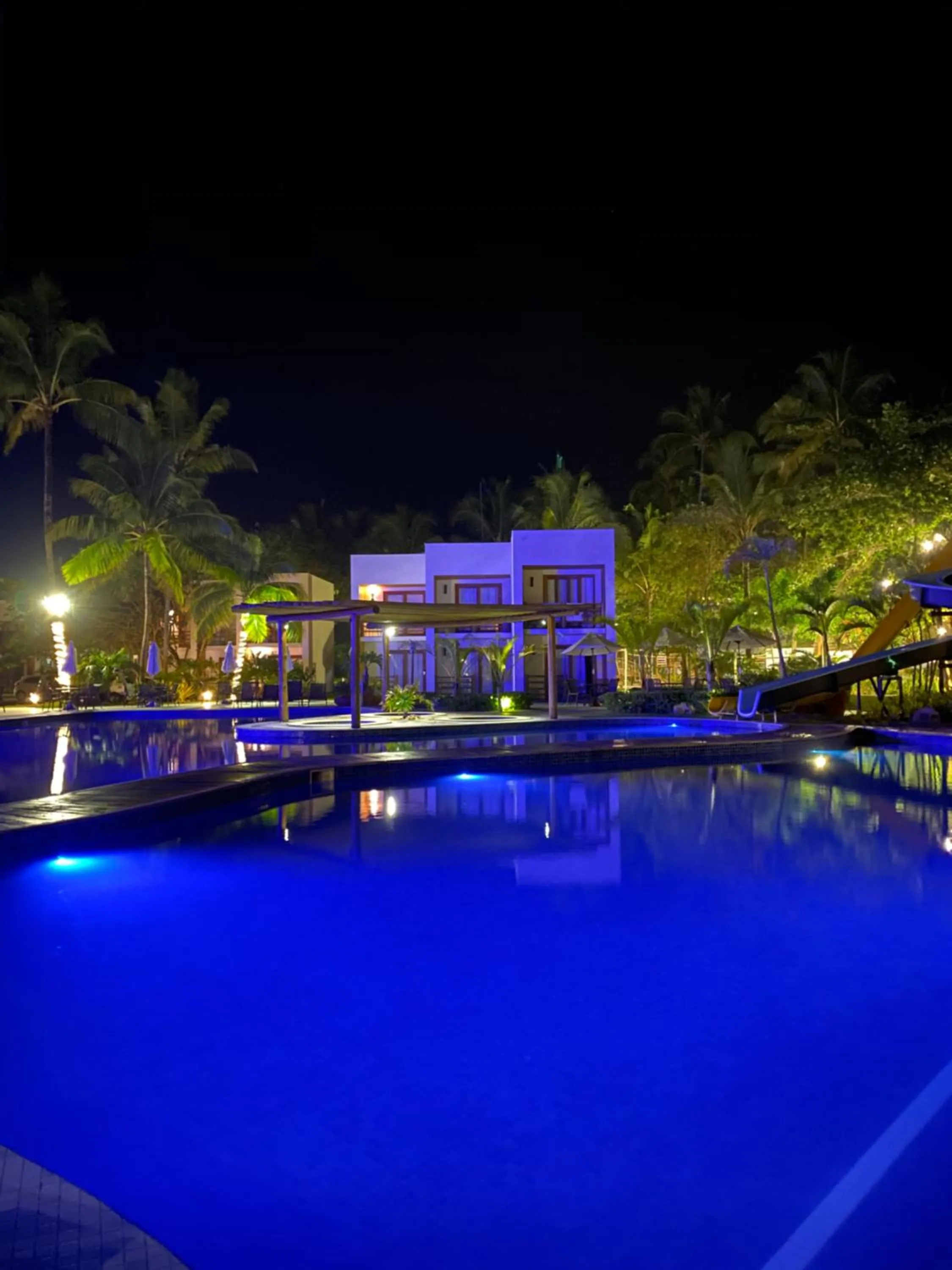 Pool view in Resort Tororomba