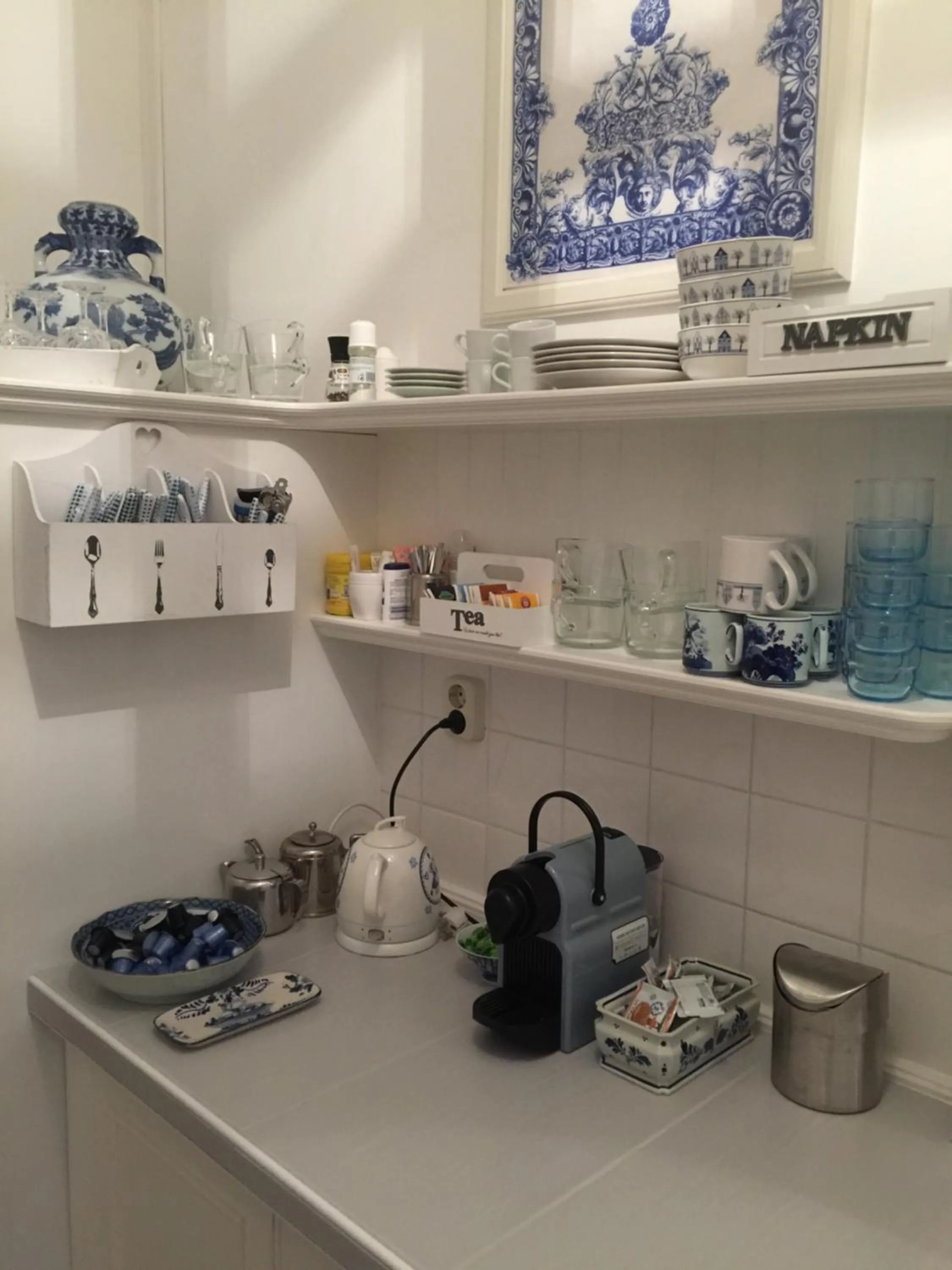 Coffee/tea facilities in Vondelpark House B&B