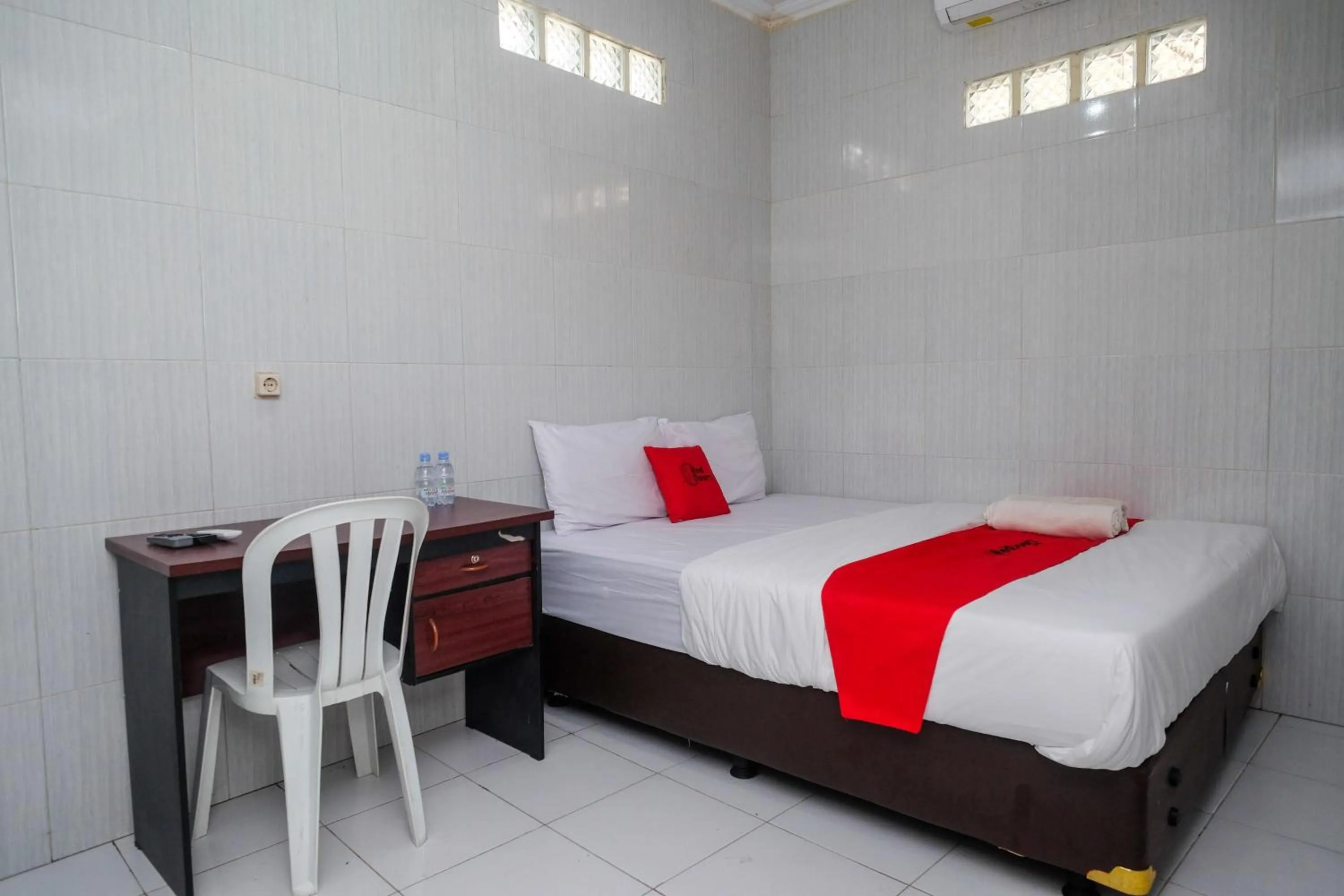 Bedroom, Bed in RedDoorz near Danurejan Malioboro