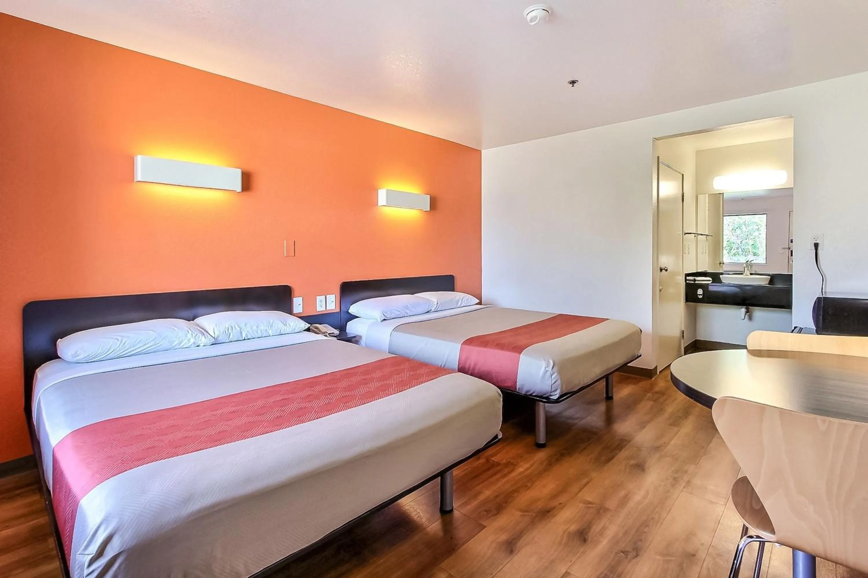 Photo of the whole room, Bed in Motel 6-Sunnyvale, CA - North