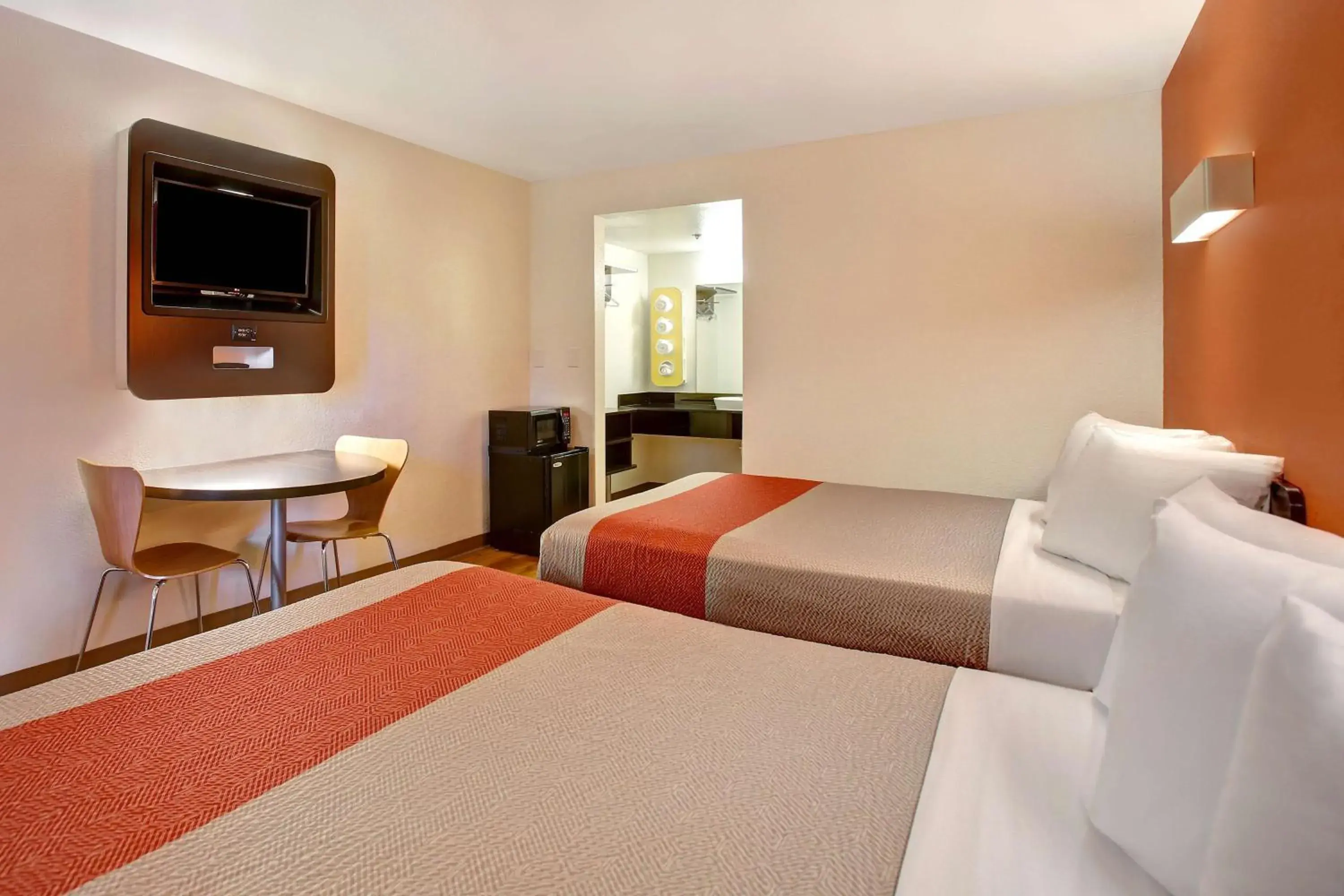 Bedroom, Bed in Motel 6-Sunnyvale, CA - North Bedroom, Bed in Motel 6-Sunnyvale, CA - North