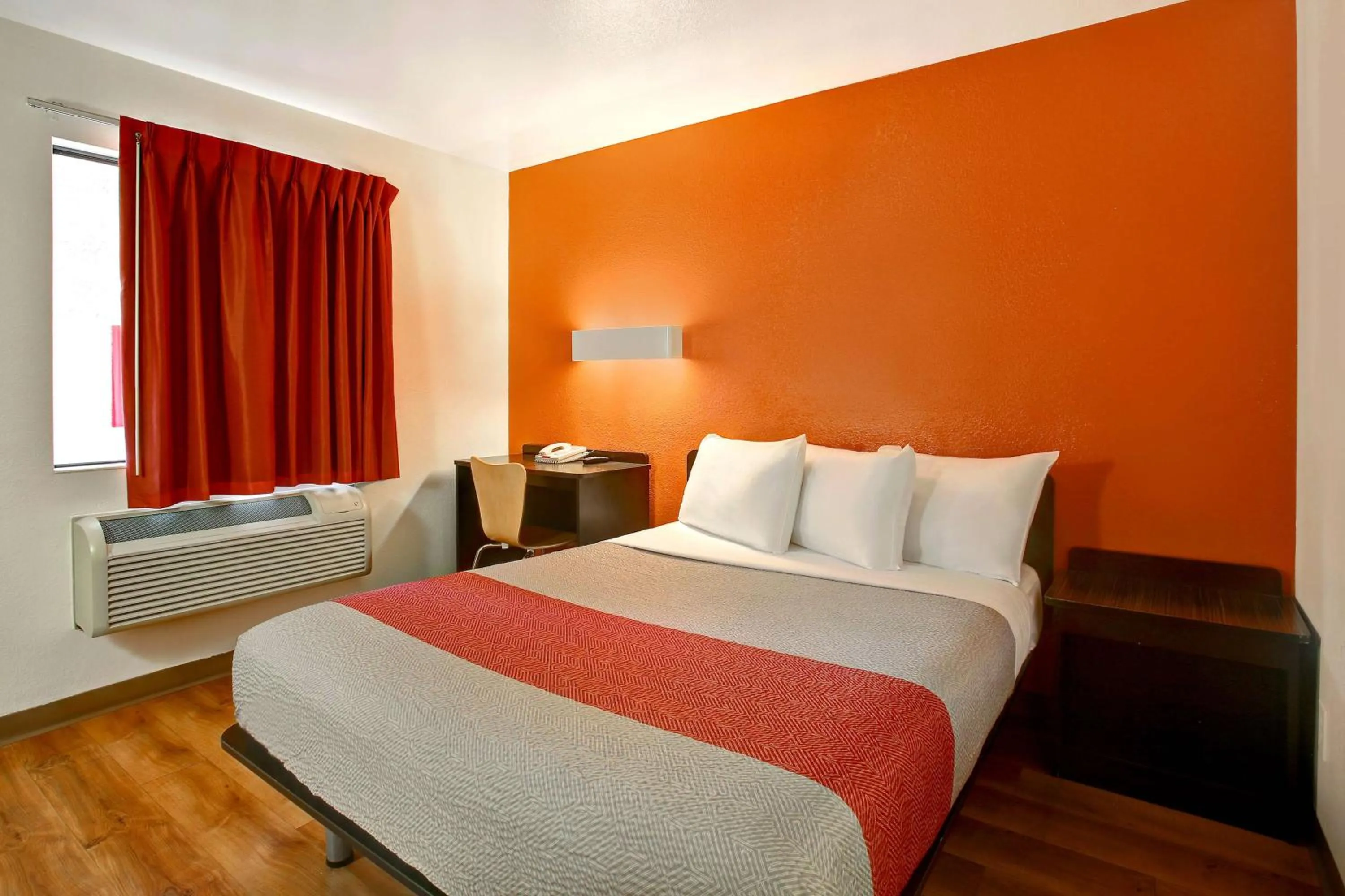 Bedroom, Bed in Motel 6-Sunnyvale, CA - North