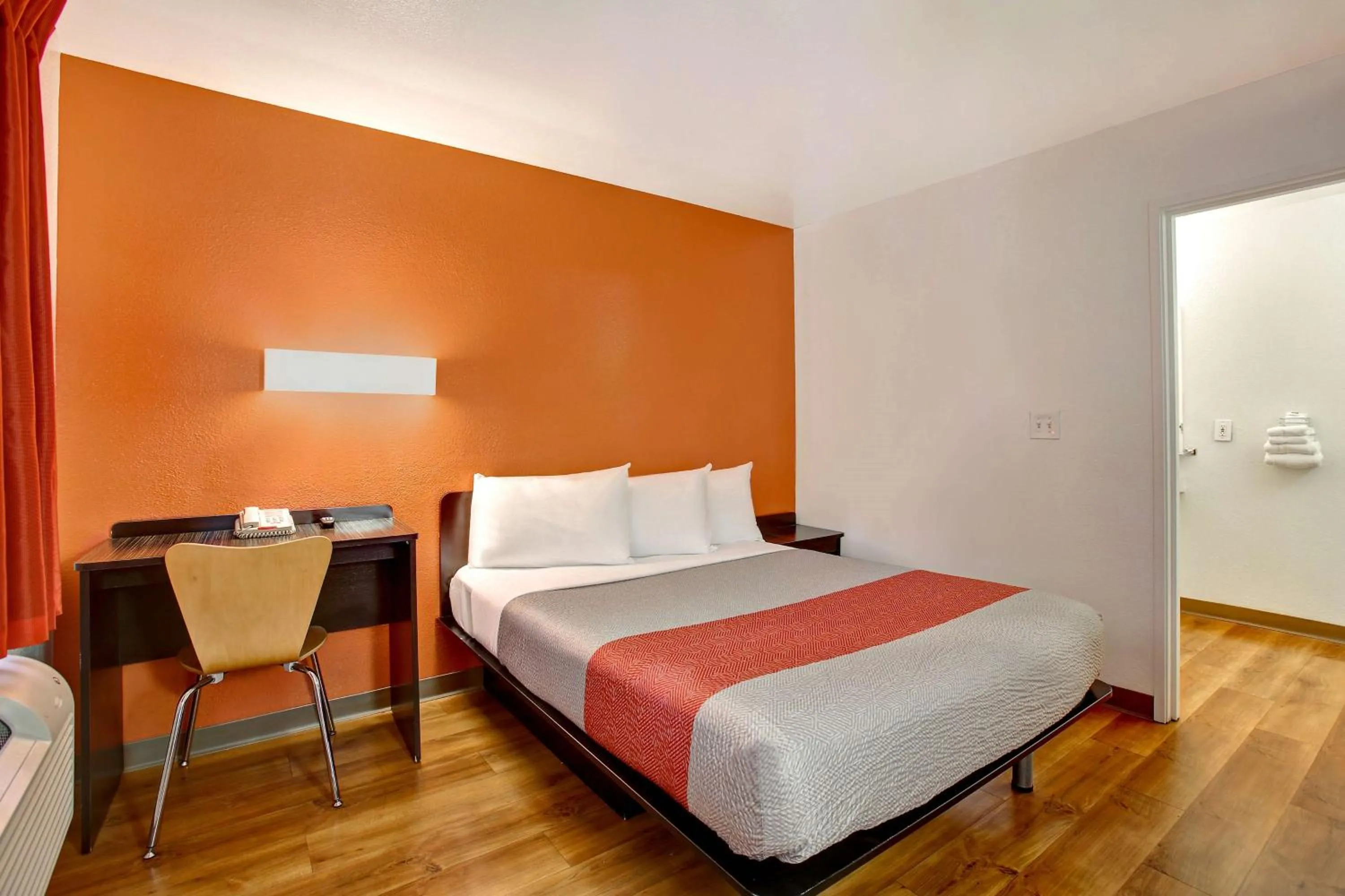 Bedroom, Bed in Motel 6-Sunnyvale, CA - North