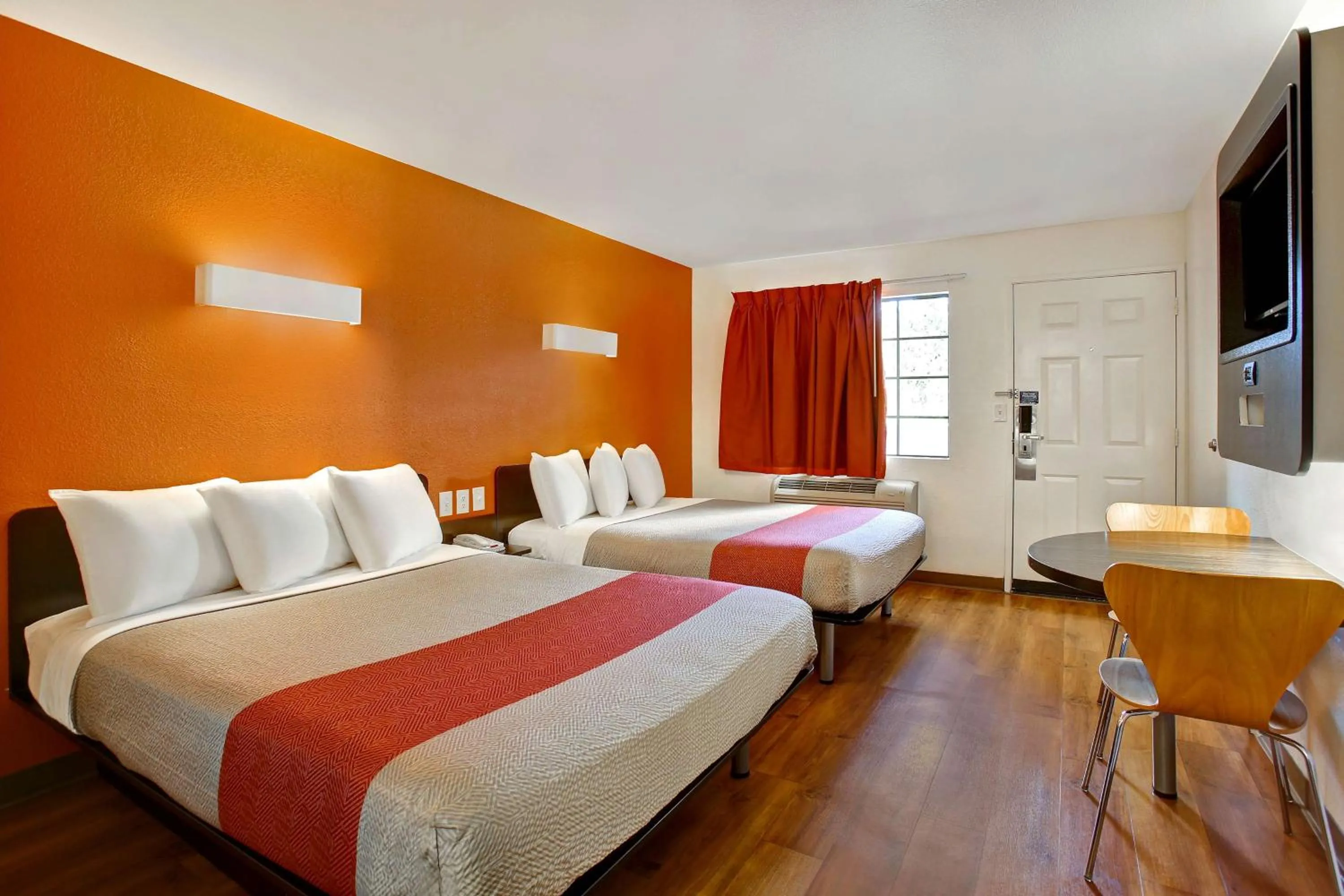 Bedroom, Bed in Motel 6-Sunnyvale, CA - North