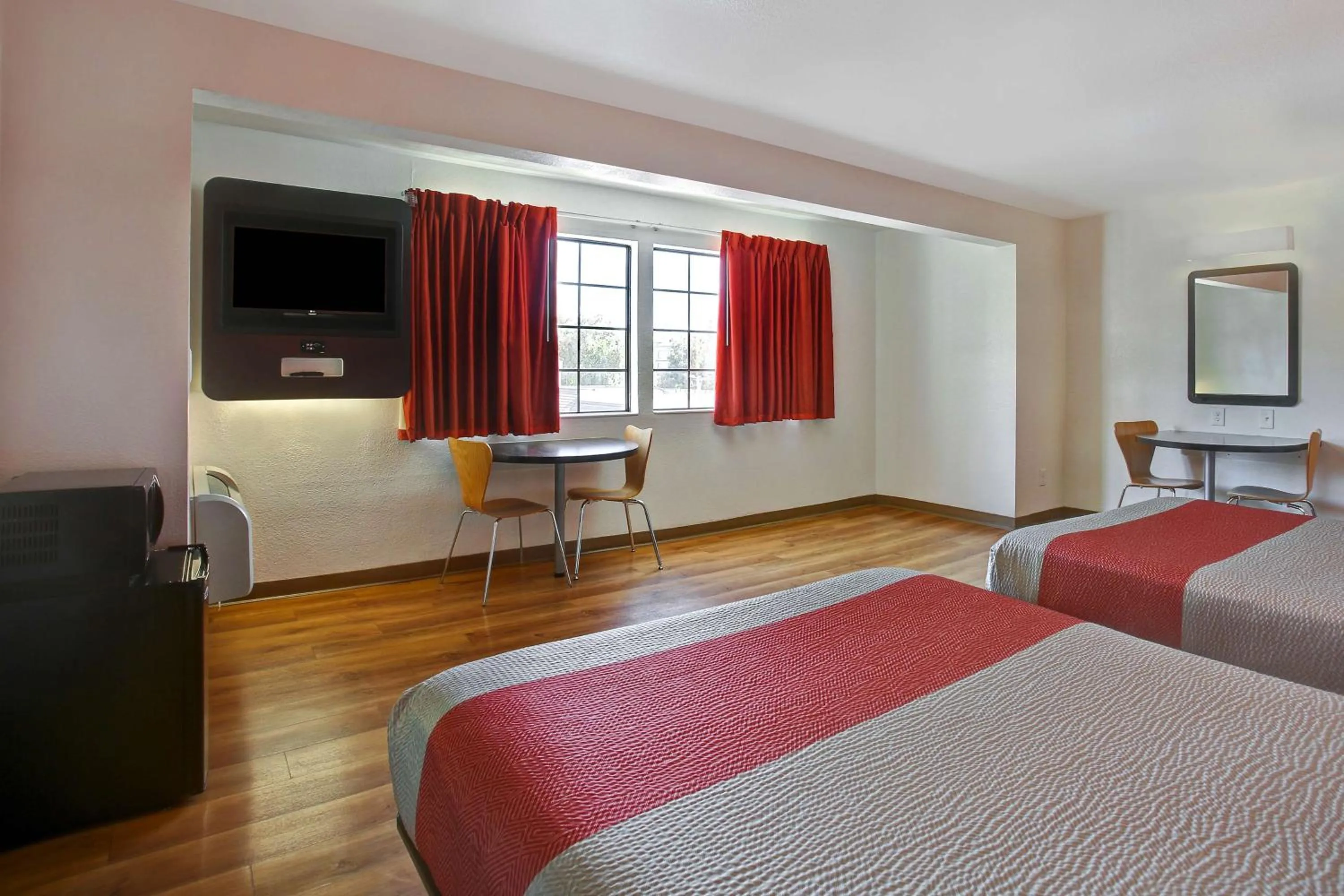 Bedroom, Bed in Motel 6-Sunnyvale, CA - North