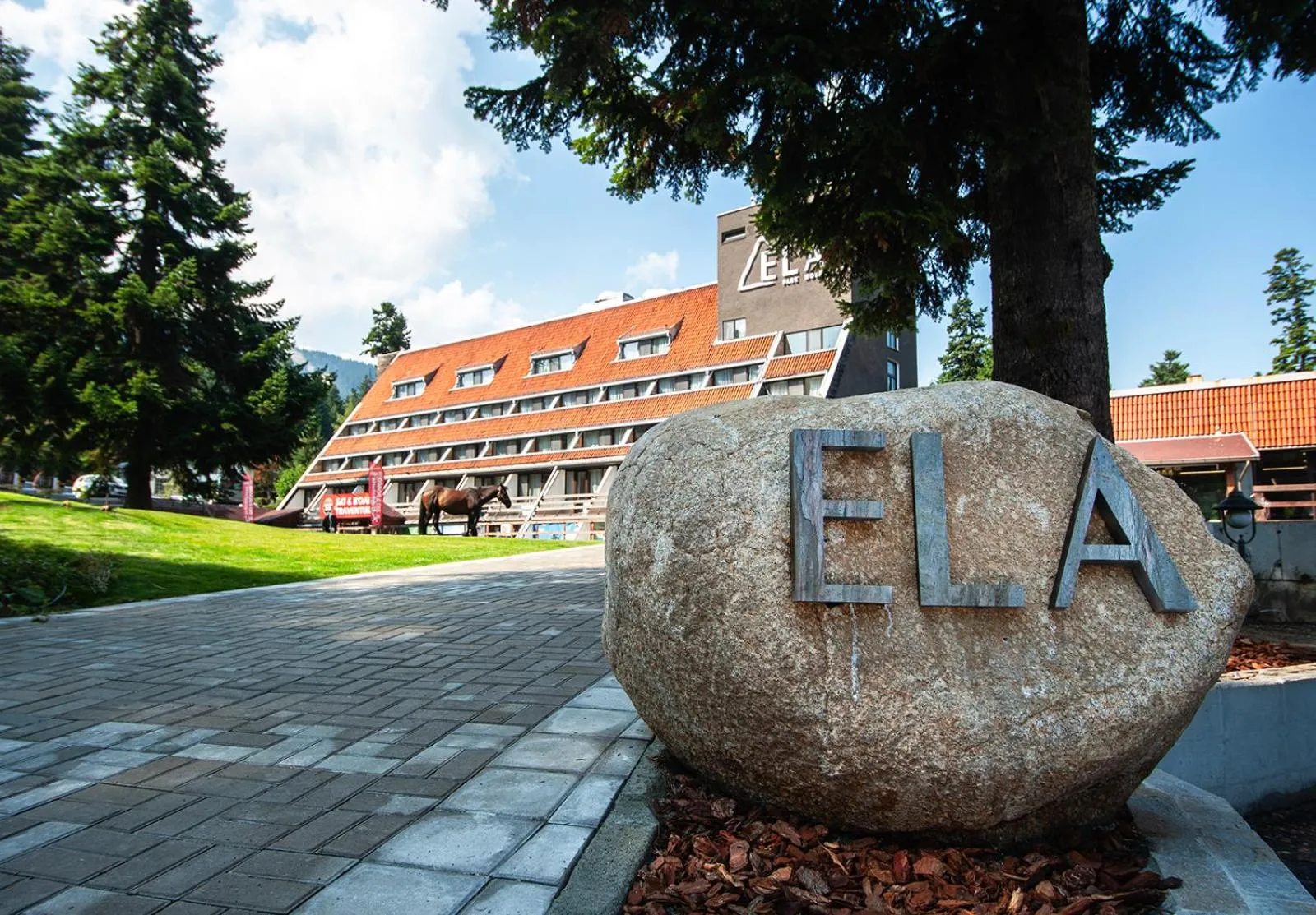 Property building in Park Hotel Ela