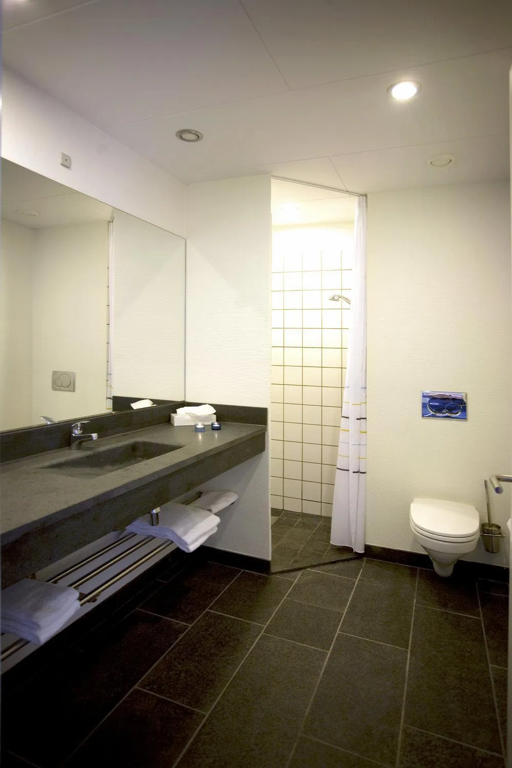 Bathroom in Hotel Strandtangen