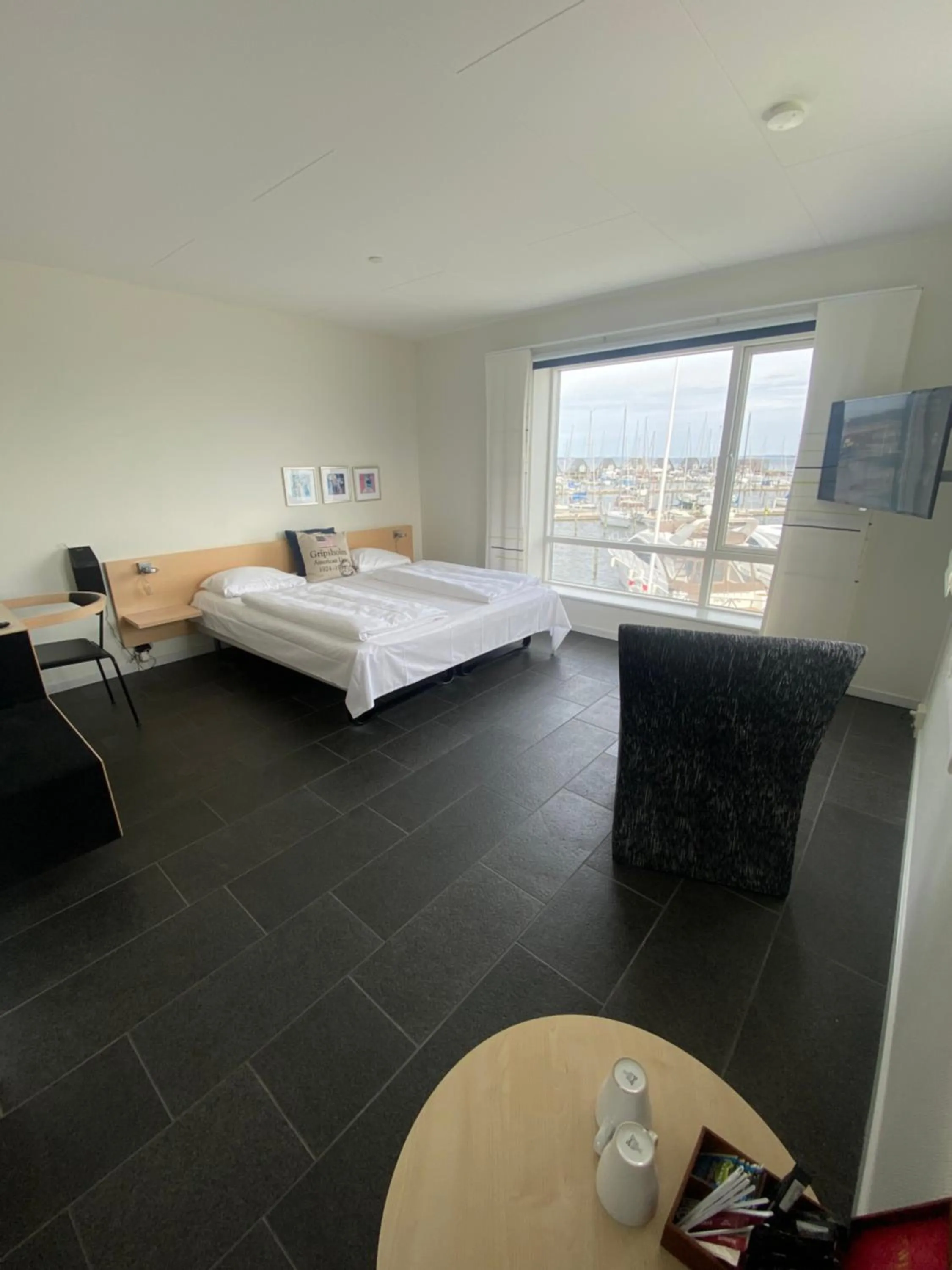 View (from property/room), Bed in Hotel Strandtangen