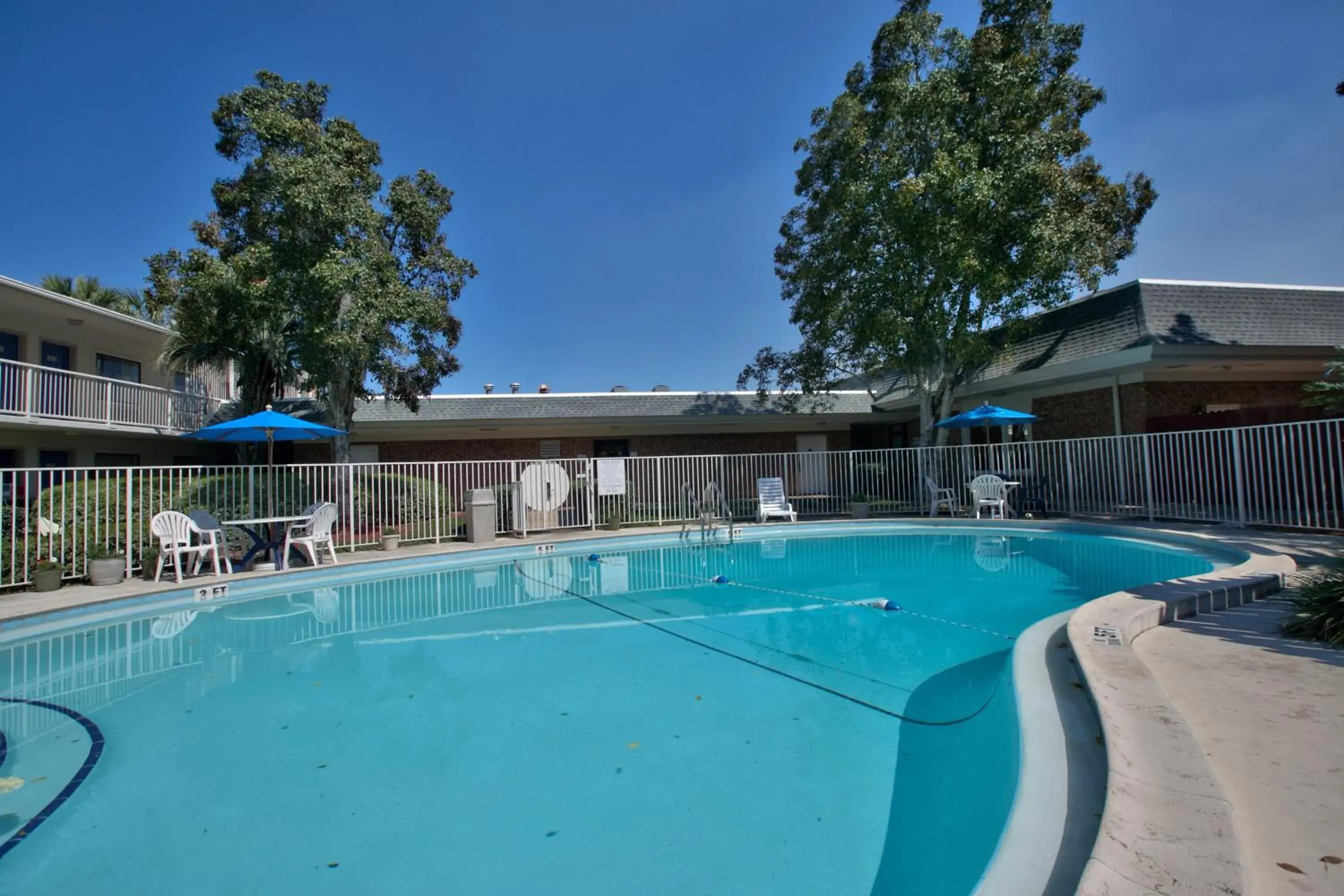 Swimming pool in Motel 6-Tallahassee, FL - Downtown Swimming pool in Motel 6-Tallahassee, FL - Downtown