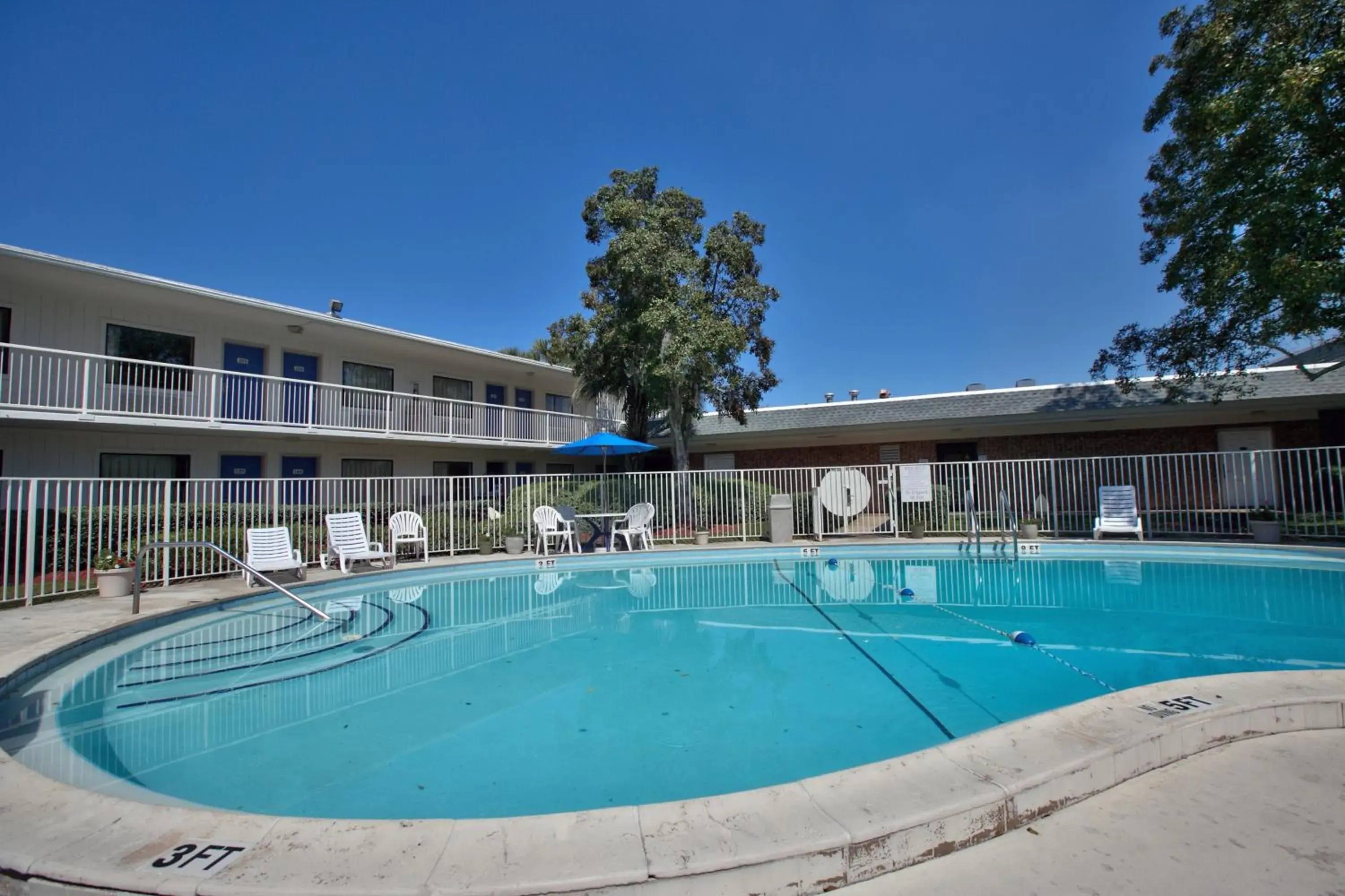 Swimming pool in Motel 6-Tallahassee, FL - Downtown Swimming pool in Motel 6-Tallahassee, FL - Downtown