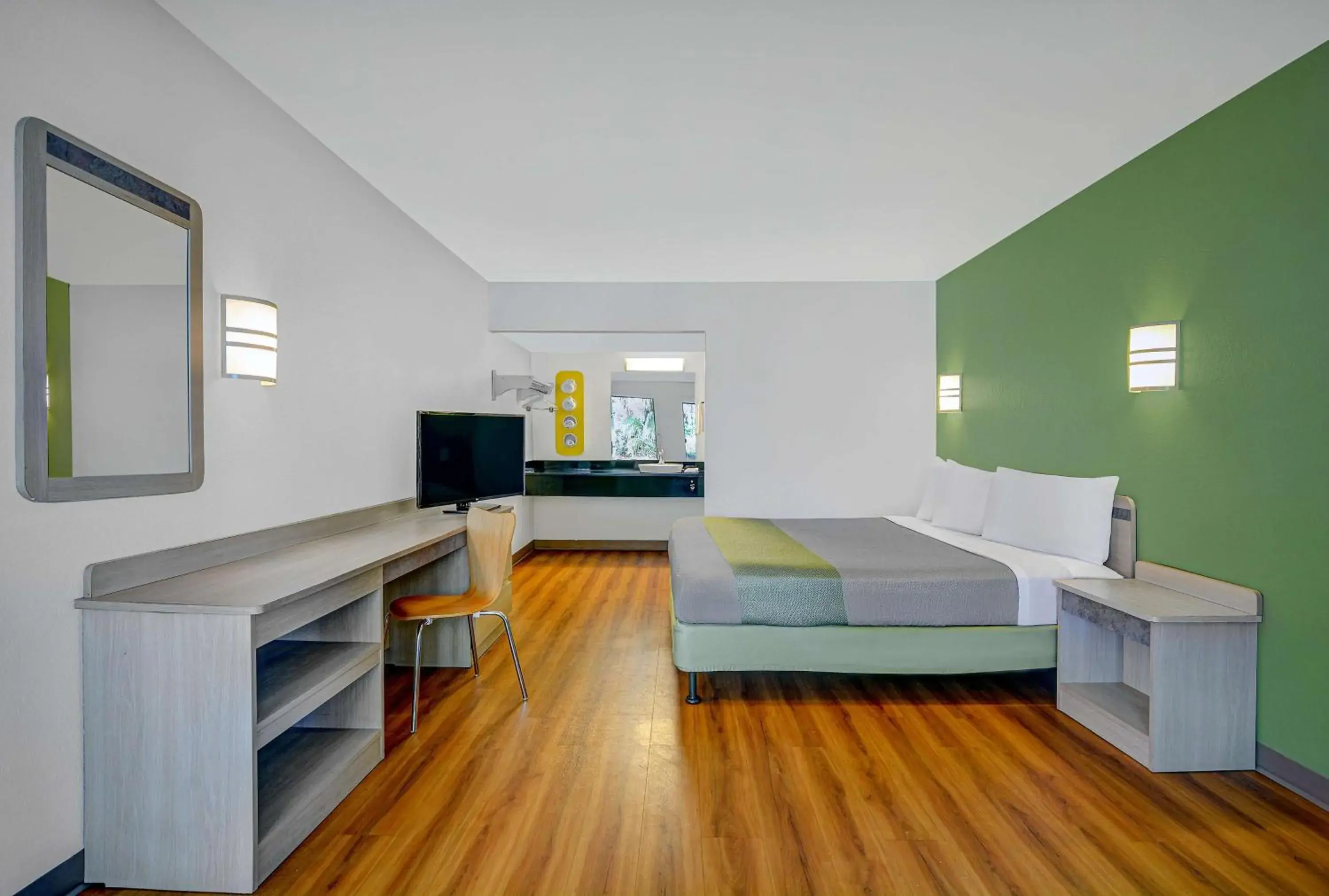 Bedroom, Bed in Motel 6-Tallahassee, FL - Downtown Bedroom, Bed in Motel 6-Tallahassee, FL - Downtown