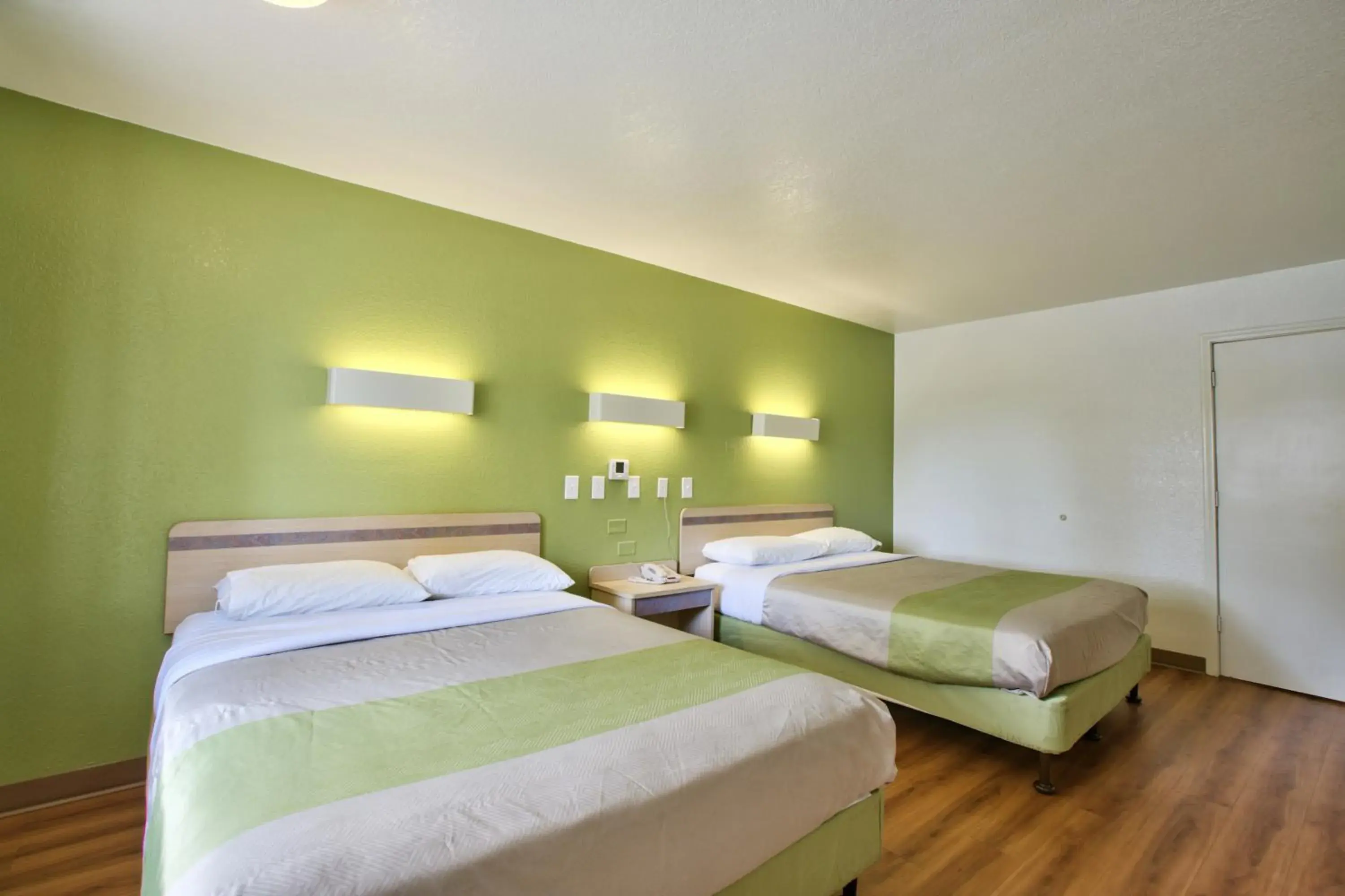 Bedroom, Bed in Motel 6-Tallahassee, FL - Downtown Bedroom, Bed in Motel 6-Tallahassee, FL - Downtown