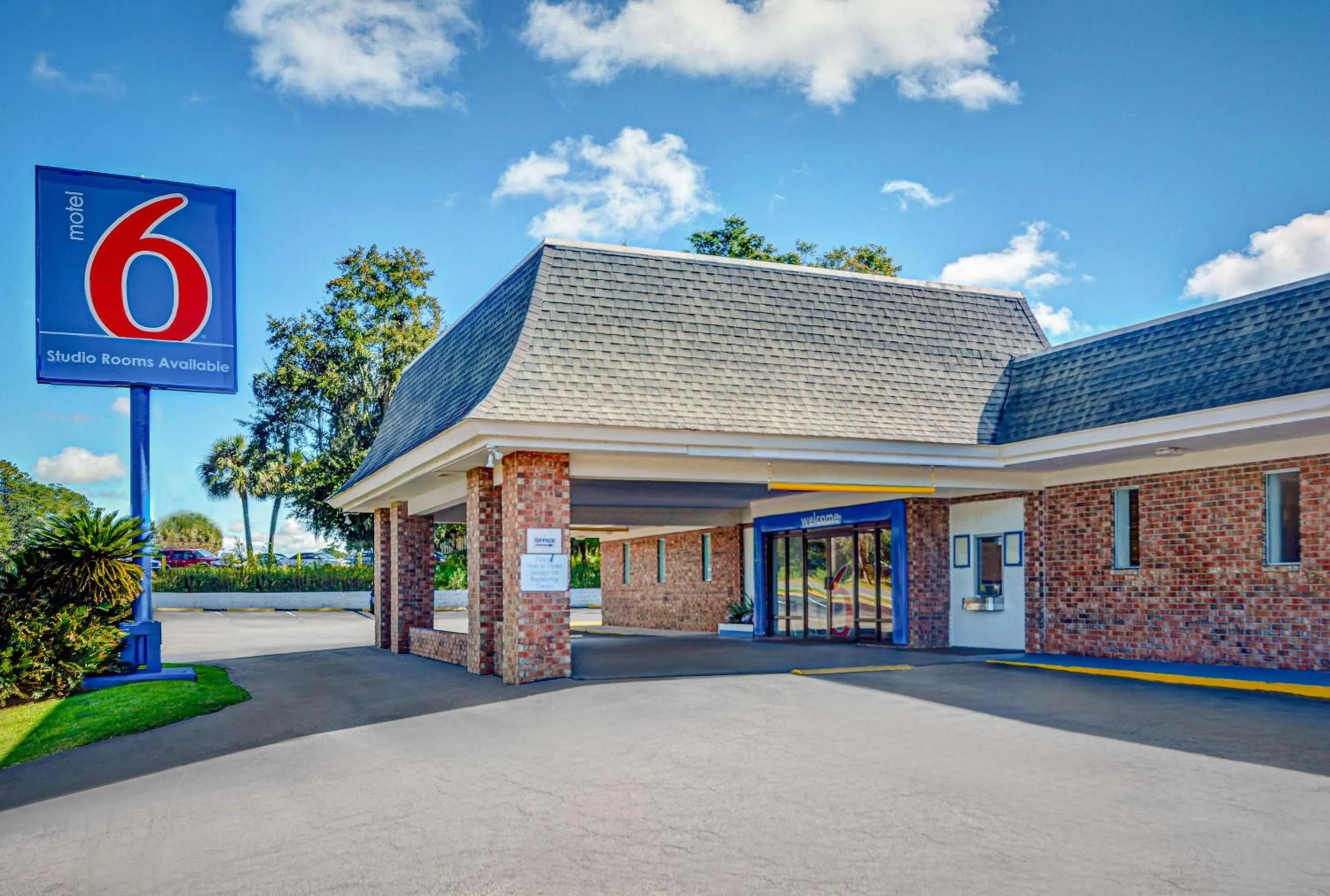 Property building in Motel 6-Tallahassee, FL - Downtown