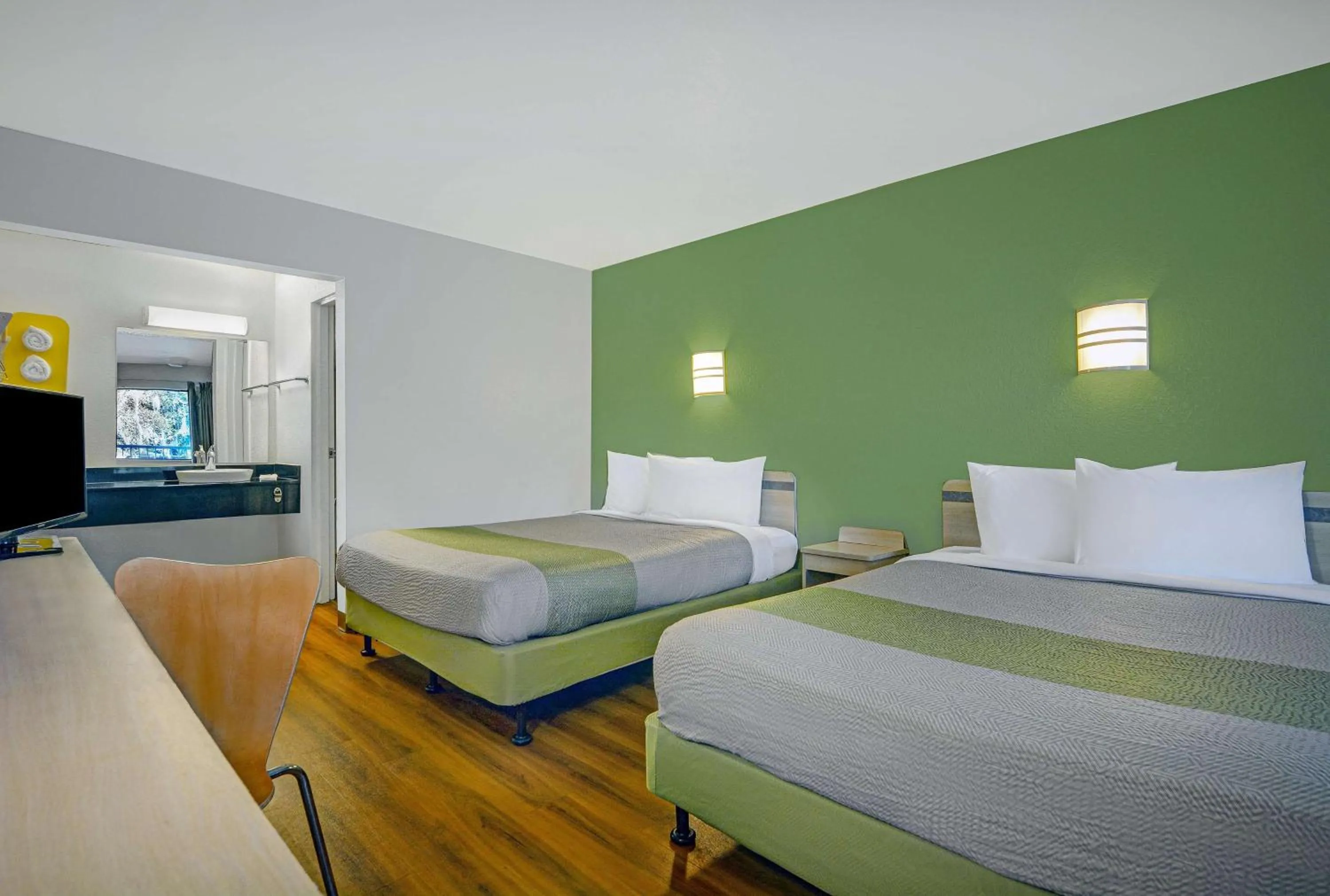 Bedroom, Bed in Motel 6-Tallahassee, FL - Downtown