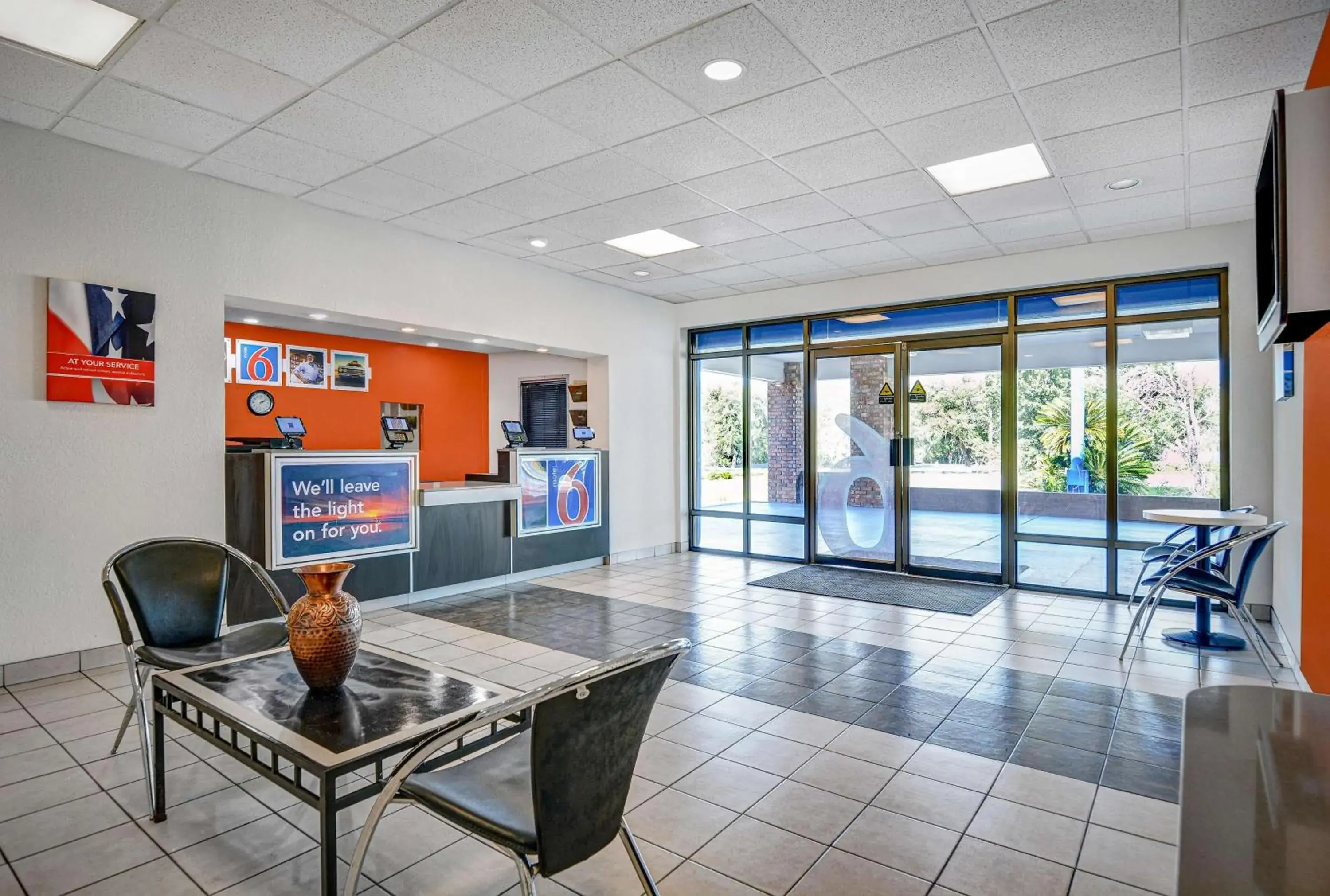 Lobby or reception in Motel 6-Tallahassee, FL - Downtown Lobby or reception in Motel 6-Tallahassee, FL - Downtown