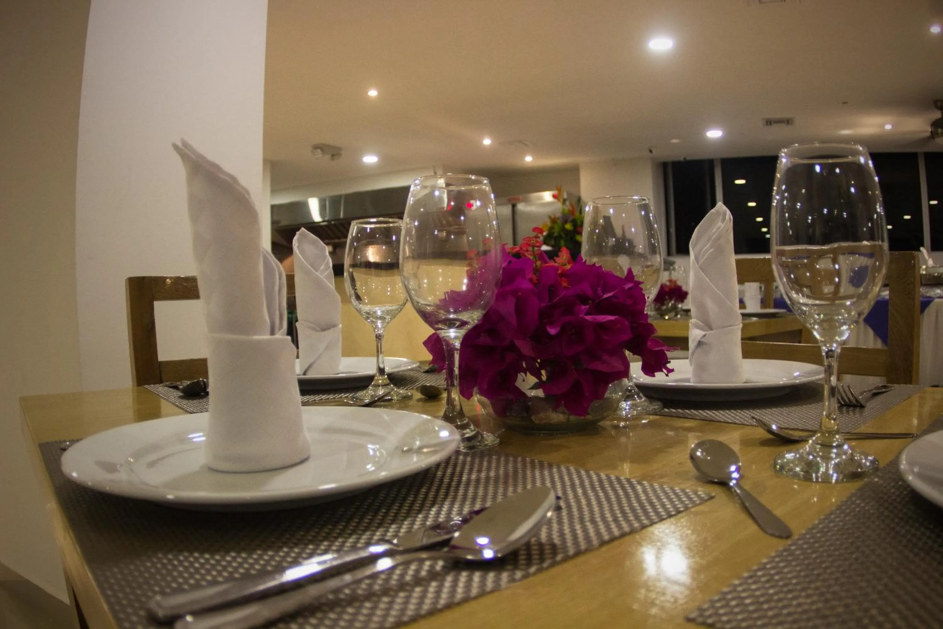 Restaurant/places to eat in Hotel Tayrona del Mar