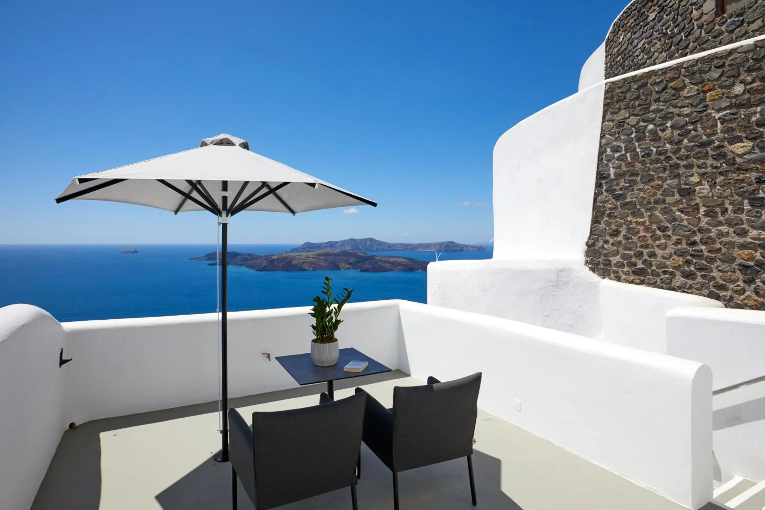 Grand Suite with Caldera View in Petit Palace Suites Grand Suite with Caldera View in Petit Palace Suites