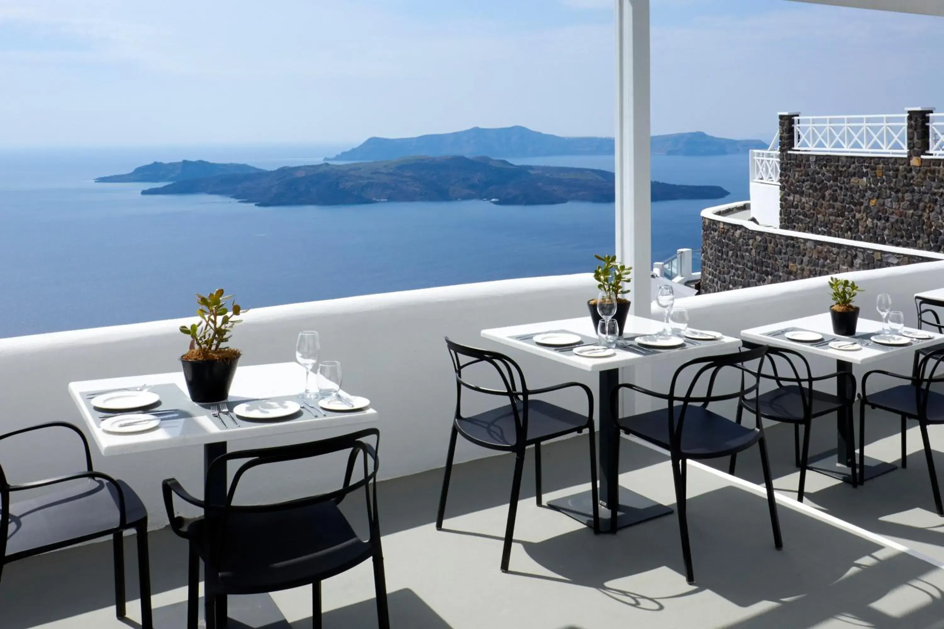 Restaurant/places to eat in Petit Palace Suites Restaurant/places to eat in Petit Palace Suites