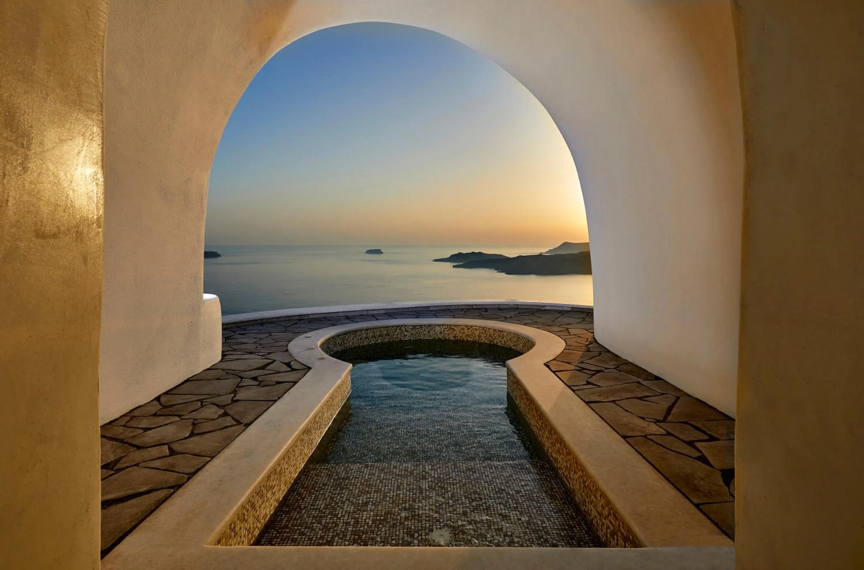 Hot Tub in Petit Palace Suites