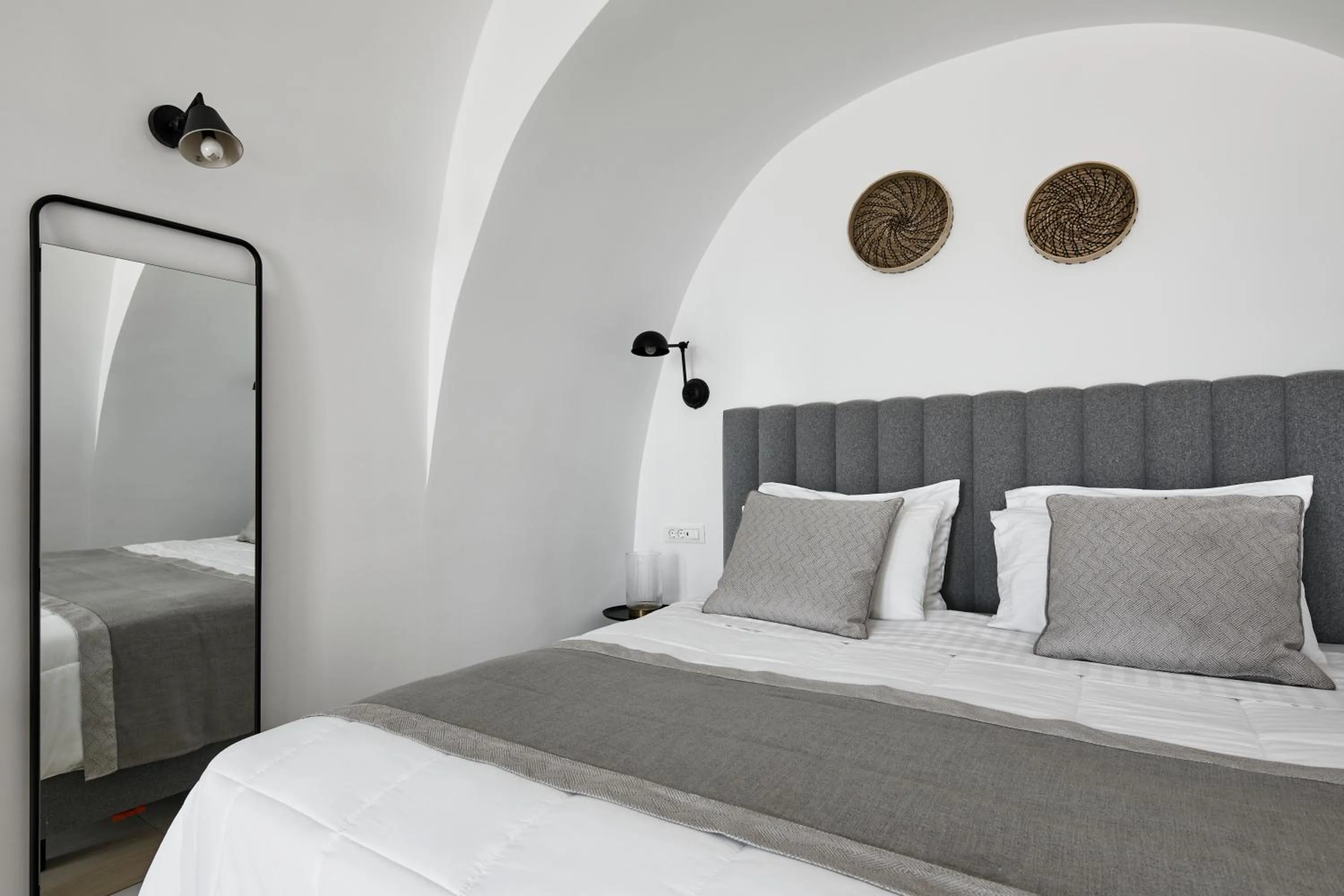 Bedroom, Bed in Petit Palace Suites