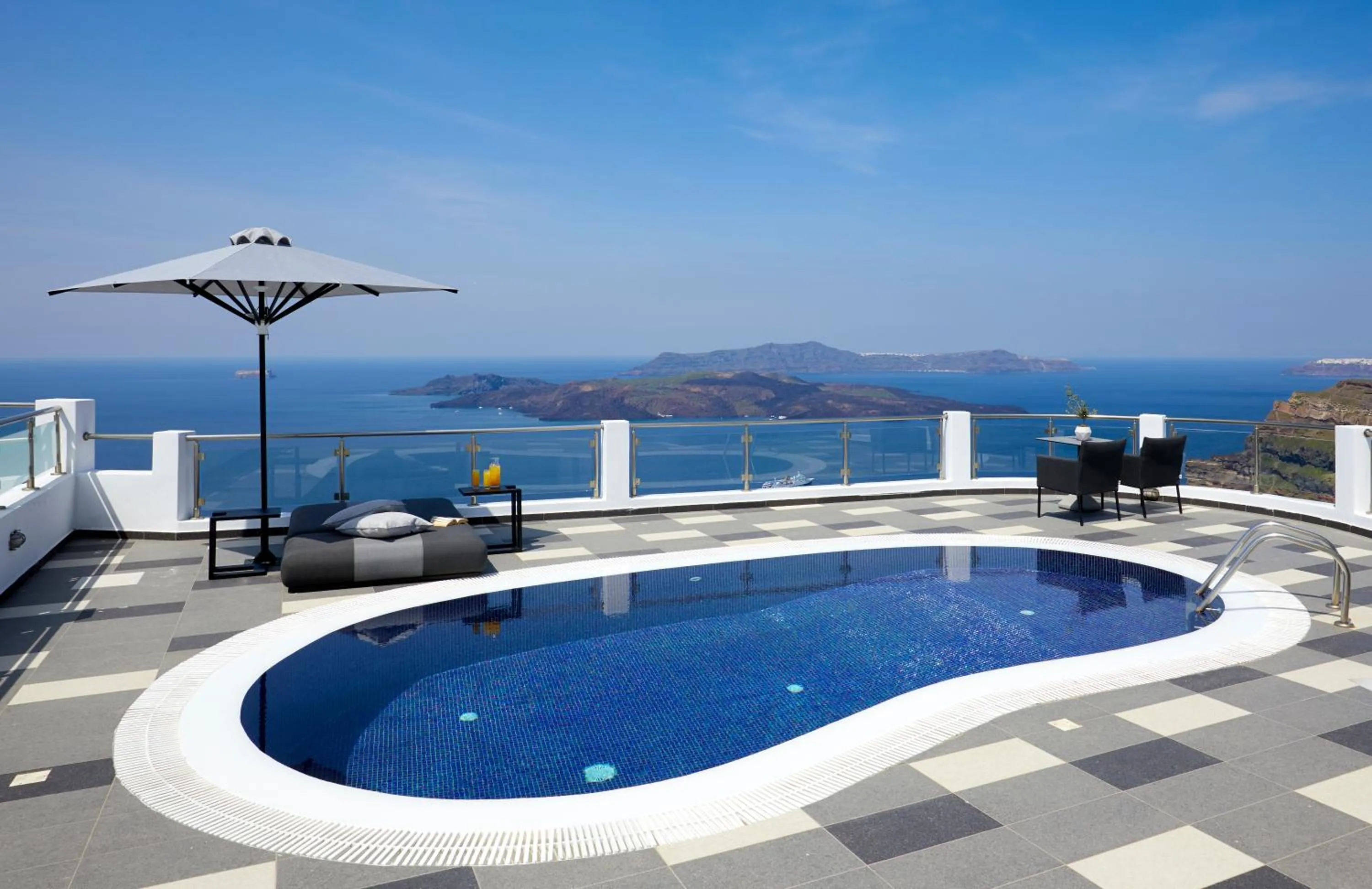 Swimming pool in Petit Palace Suites