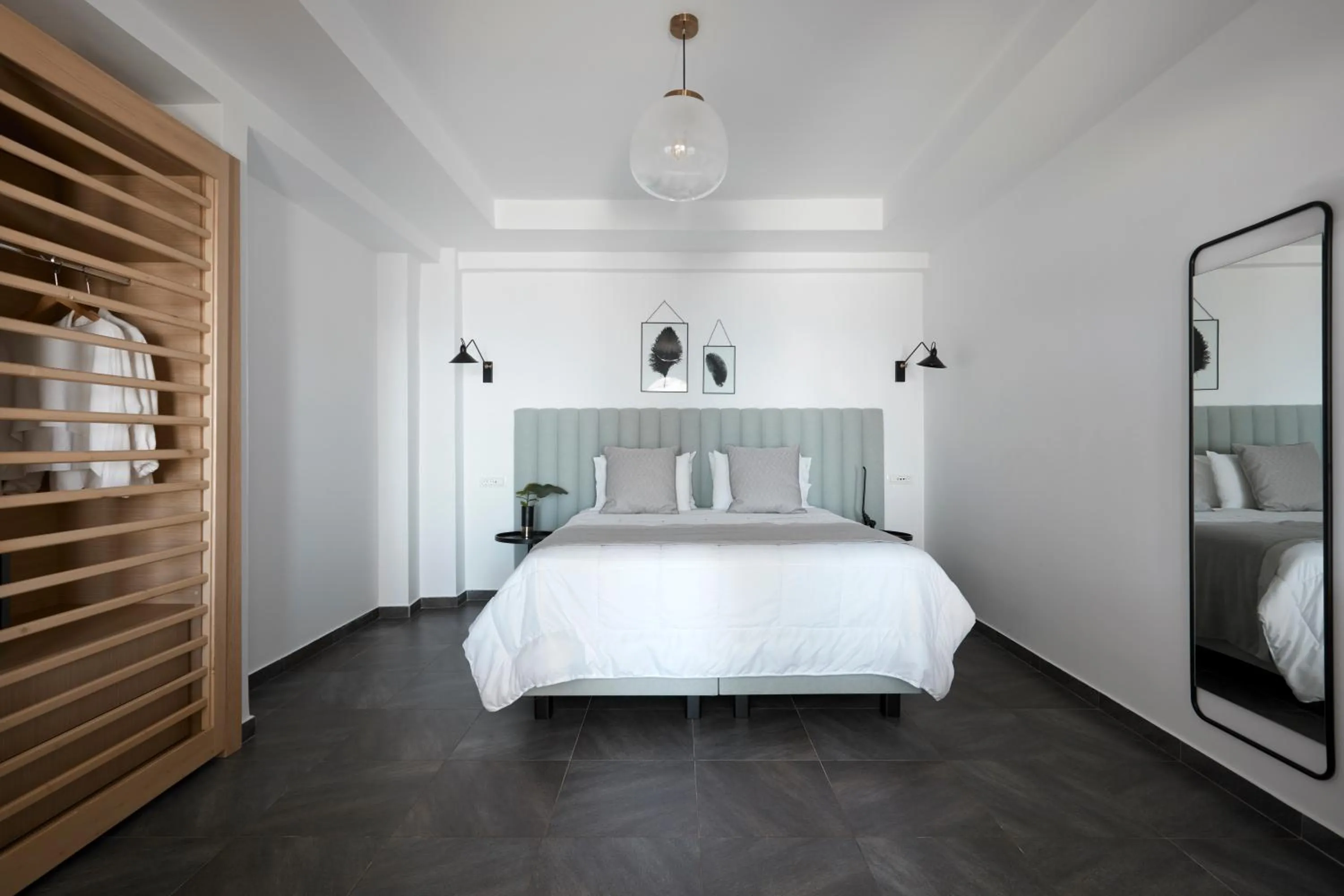 Bedroom, Bed in Petit Palace Suites