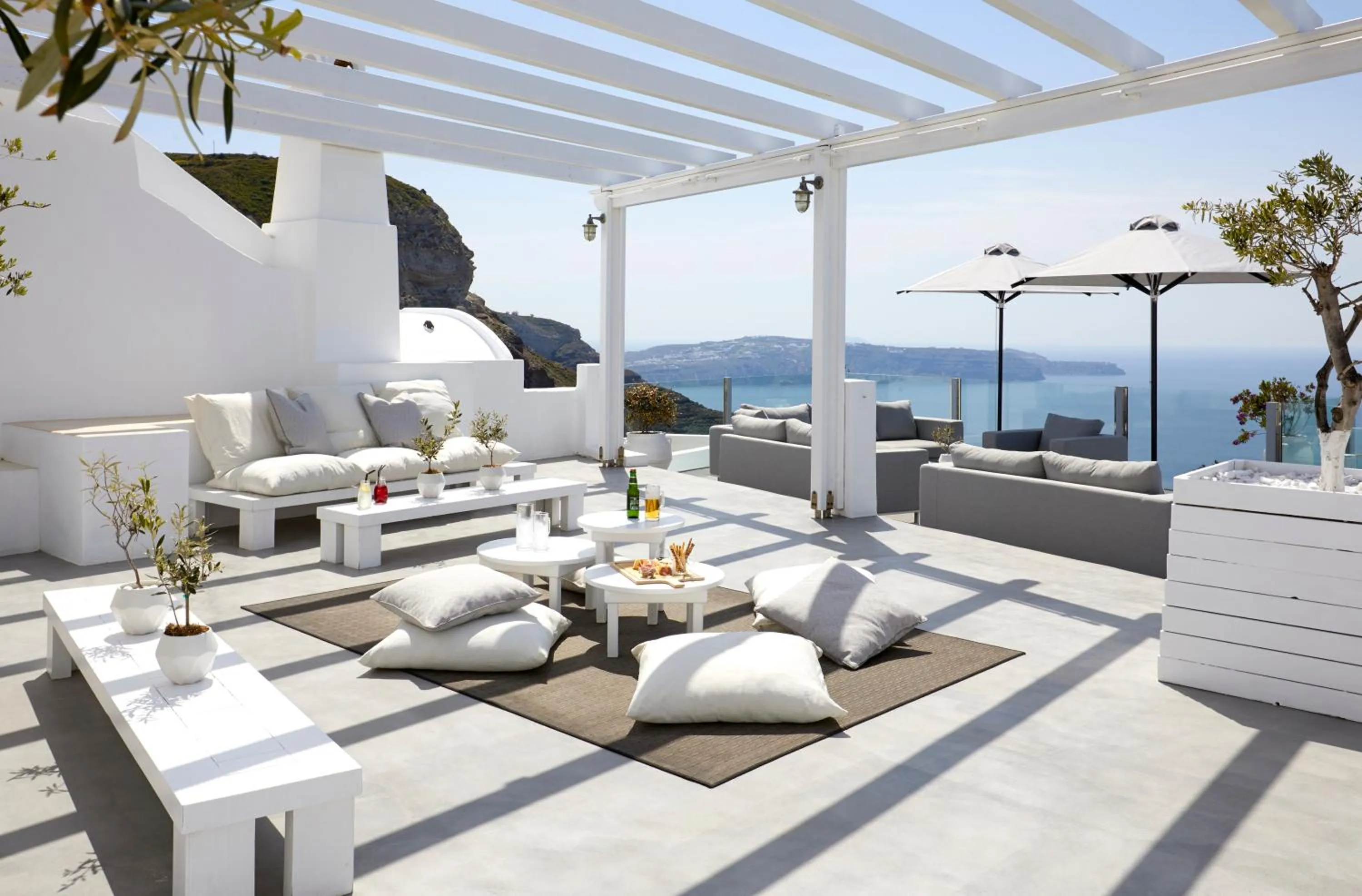 Communal lounge/ TV room in Petit Palace Suites