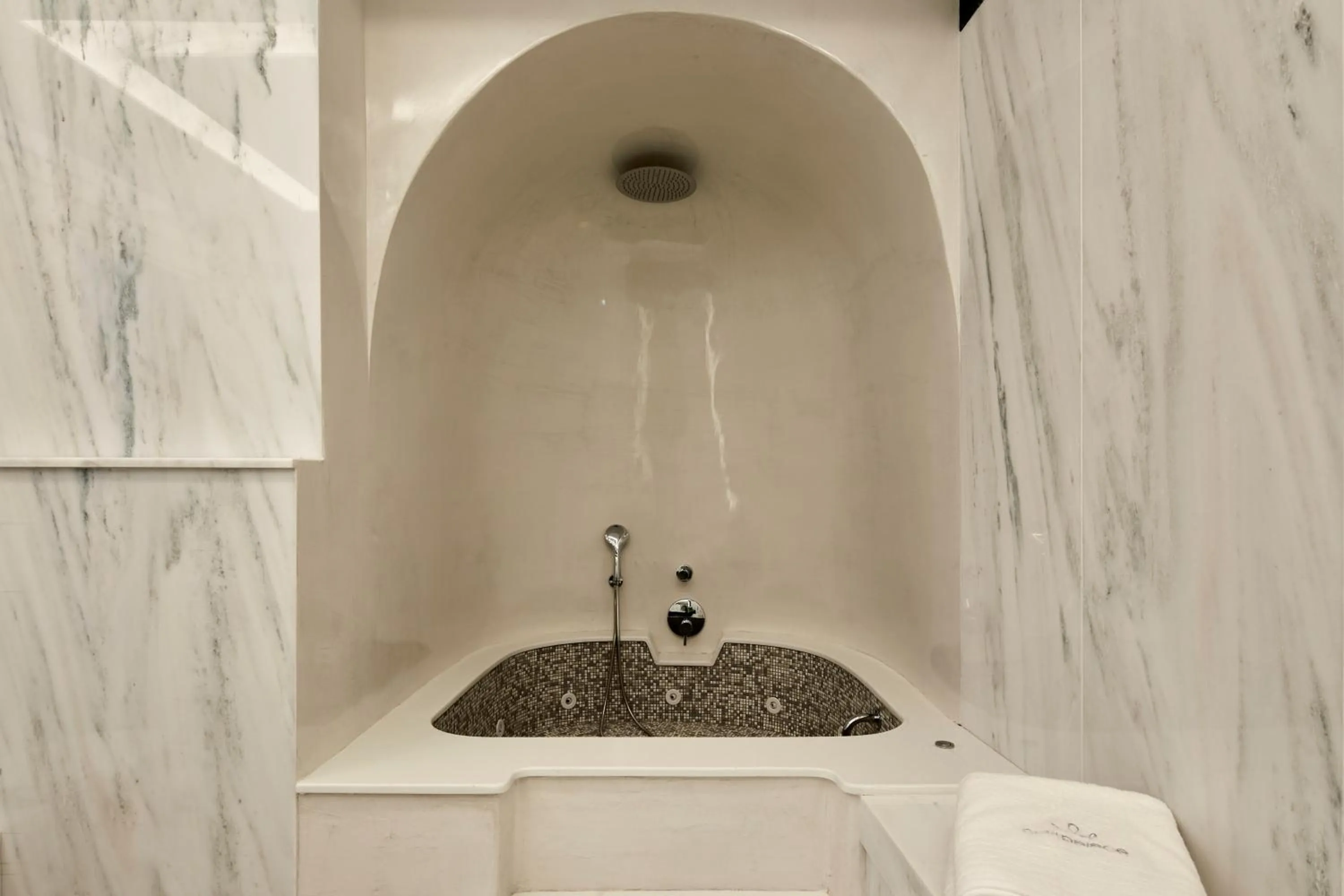 Bathroom in Petit Palace Suites