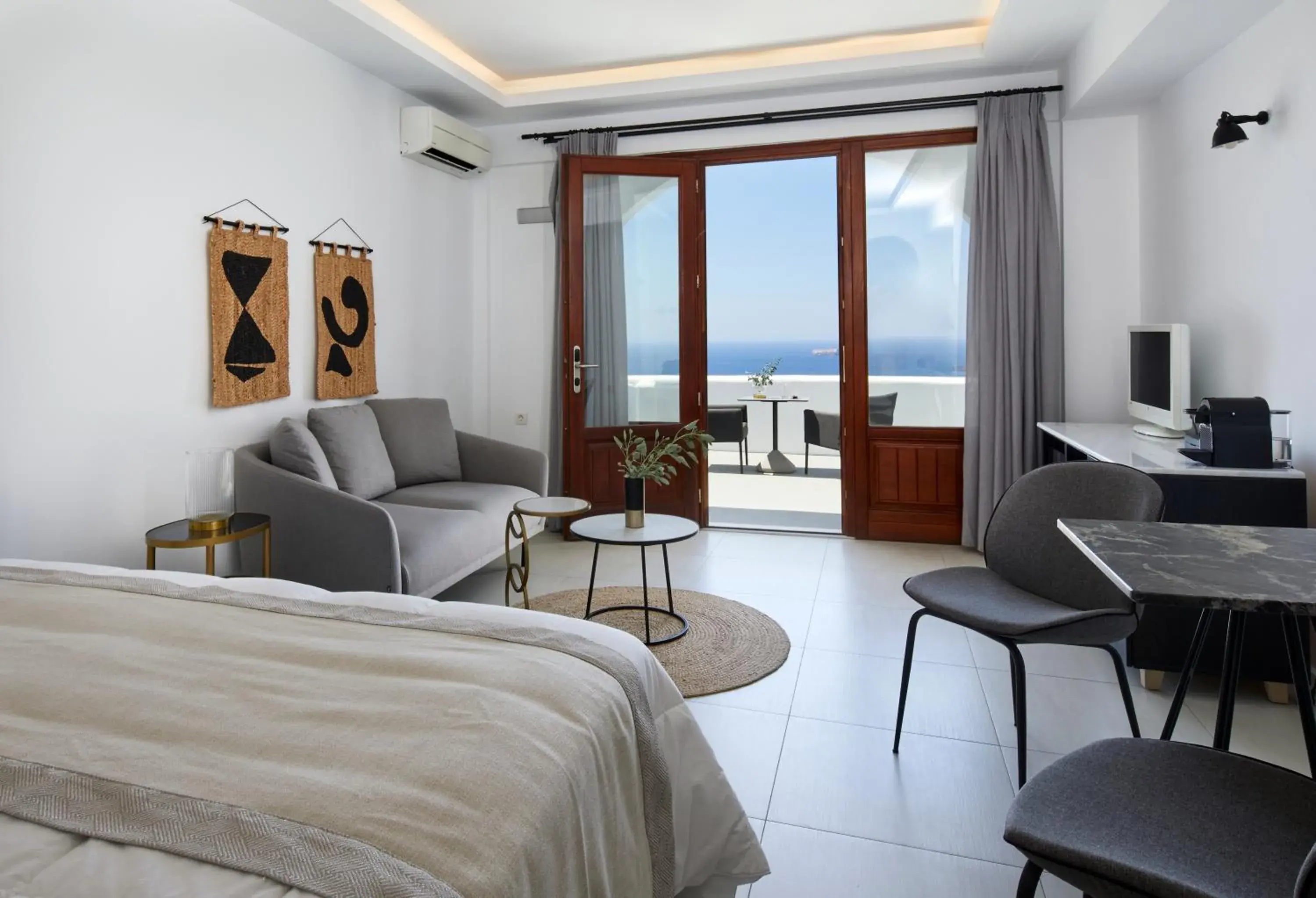 Bedroom, Bed in Petit Palace Suites Bedroom, Bed in Petit Palace Suites