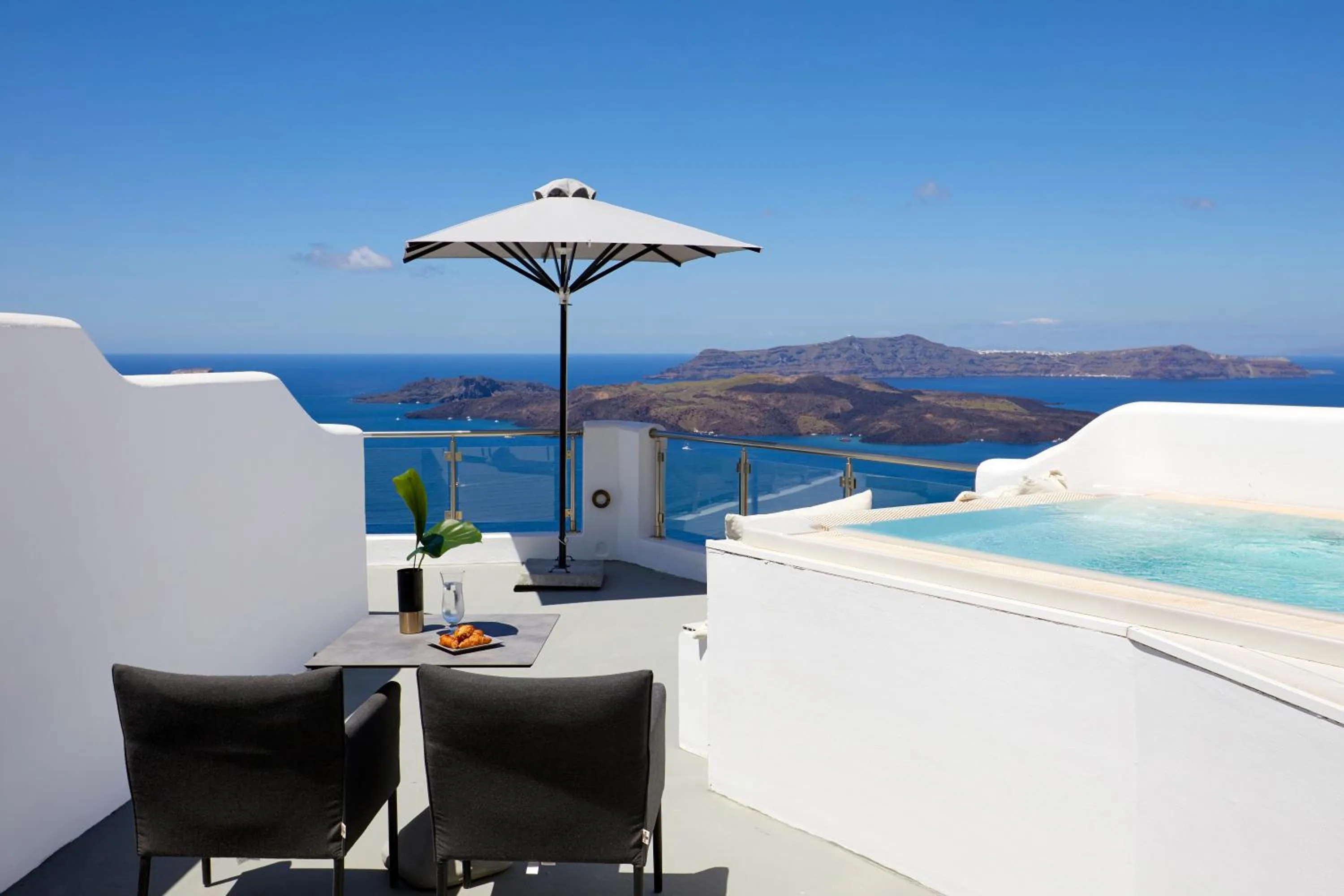 Swimming pool in Petit Palace Suites