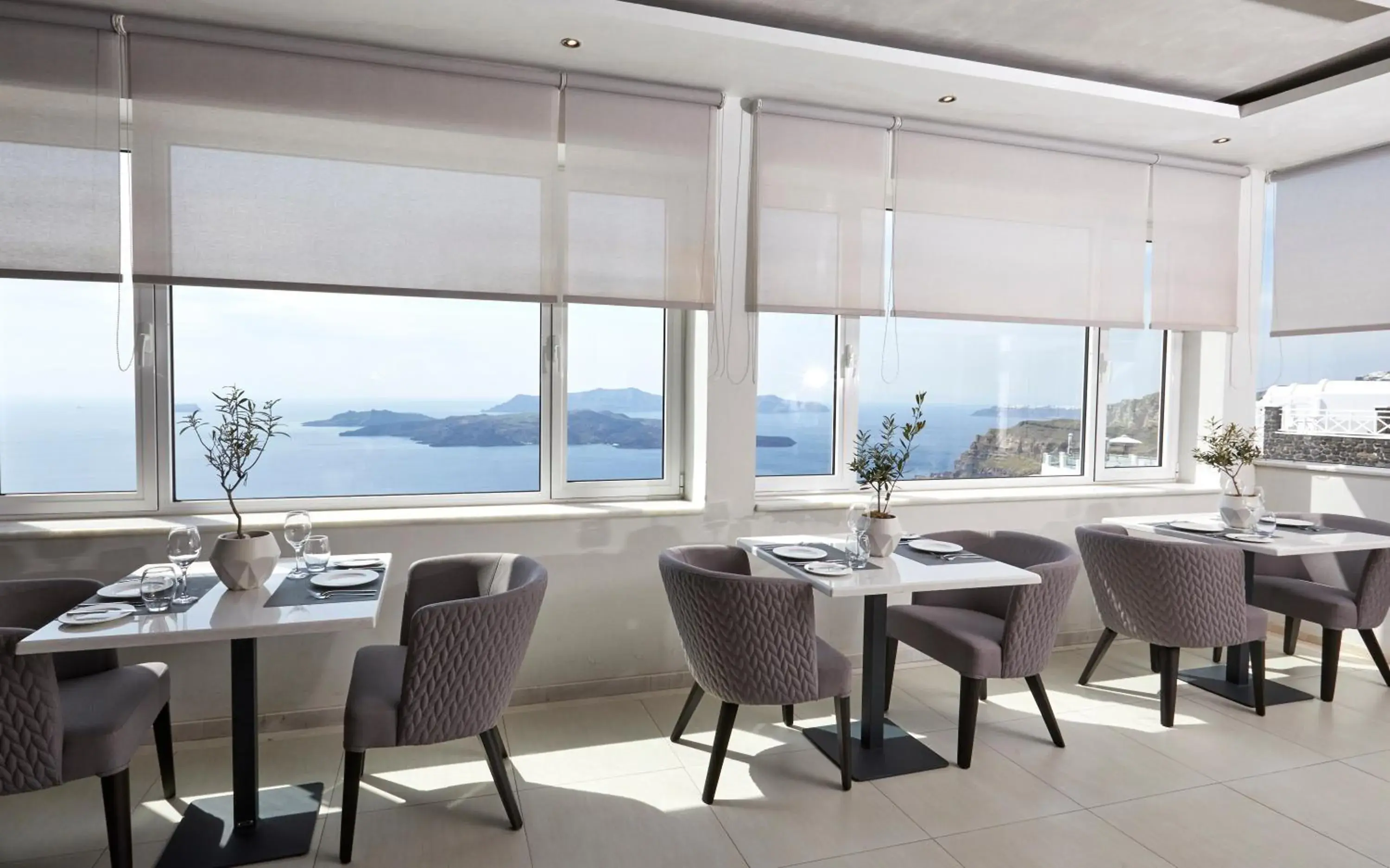 Restaurant/places to eat in Petit Palace Suites Restaurant/places to eat in Petit Palace Suites