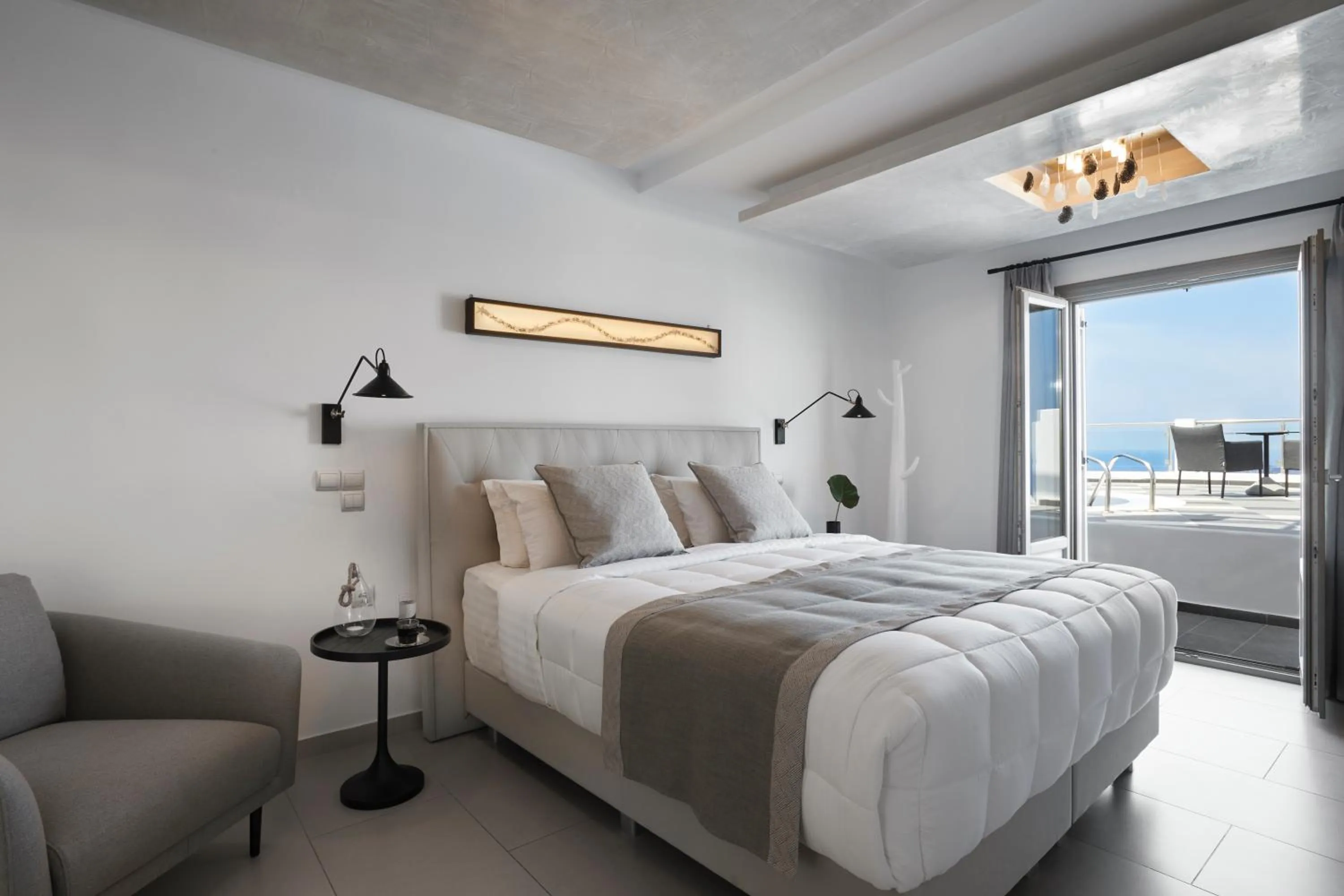 Bedroom, Bed in Petit Palace Suites