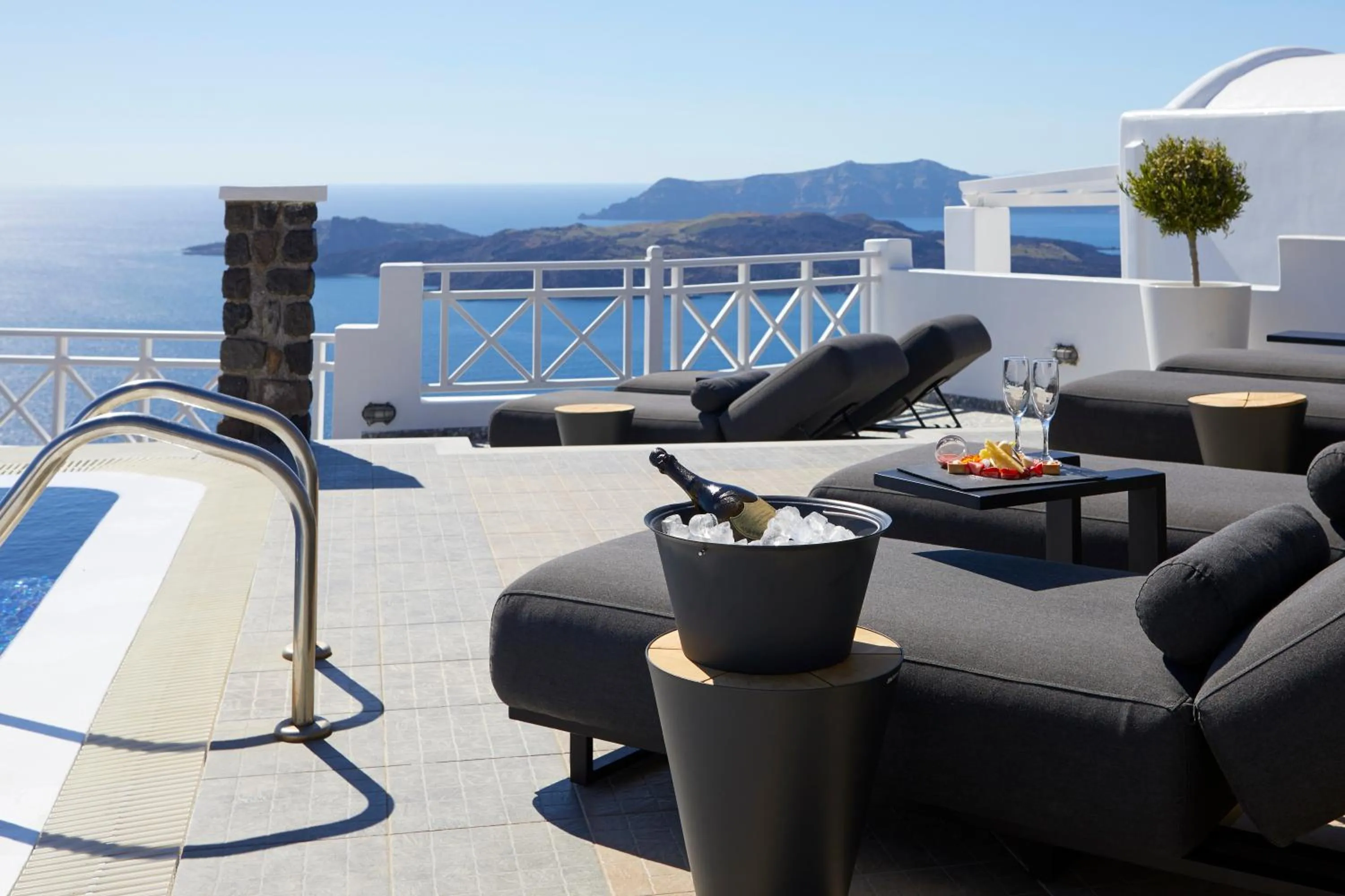 Patio in Petit Palace Suites