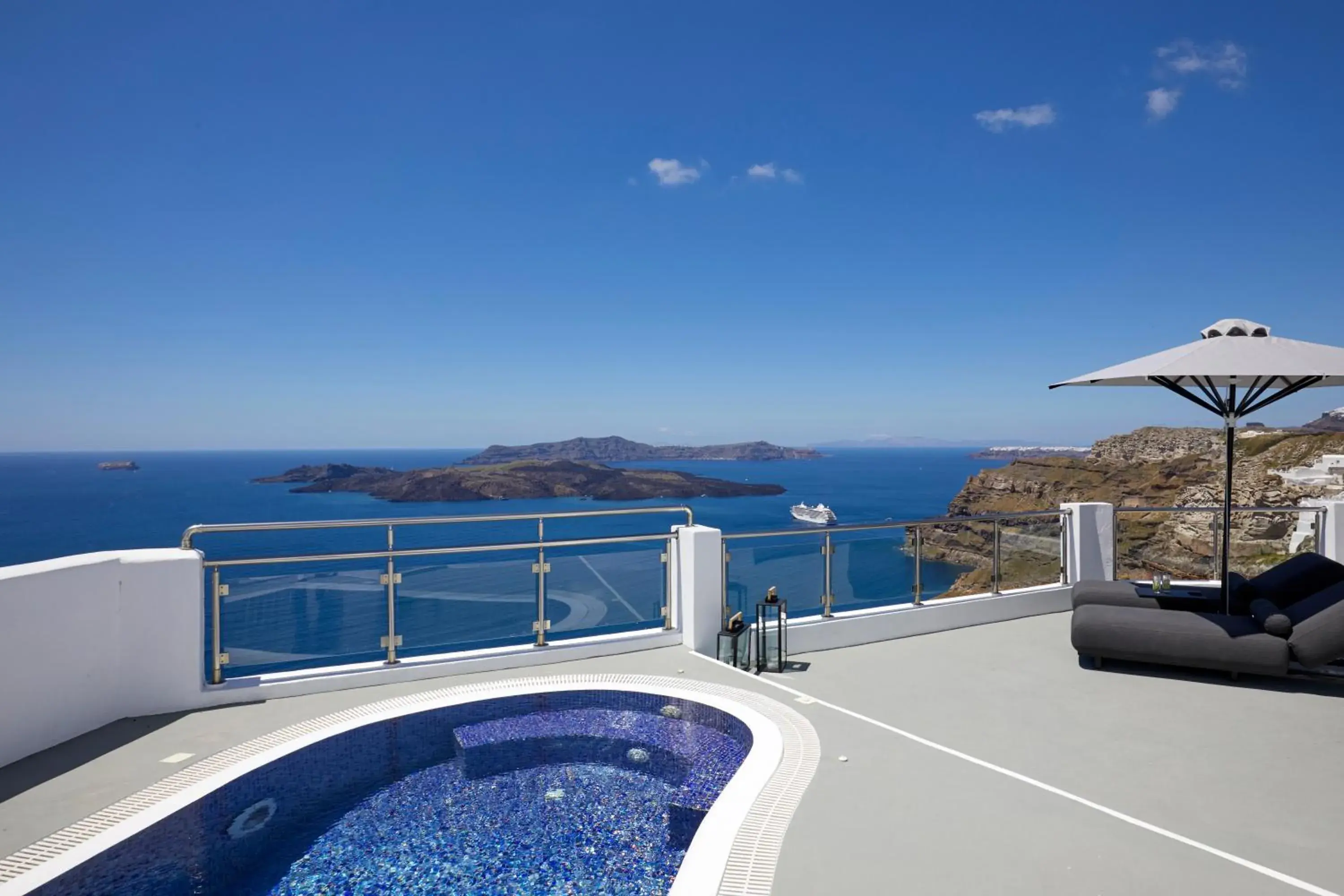 Property building in Petit Palace Suites Property building in Petit Palace Suites