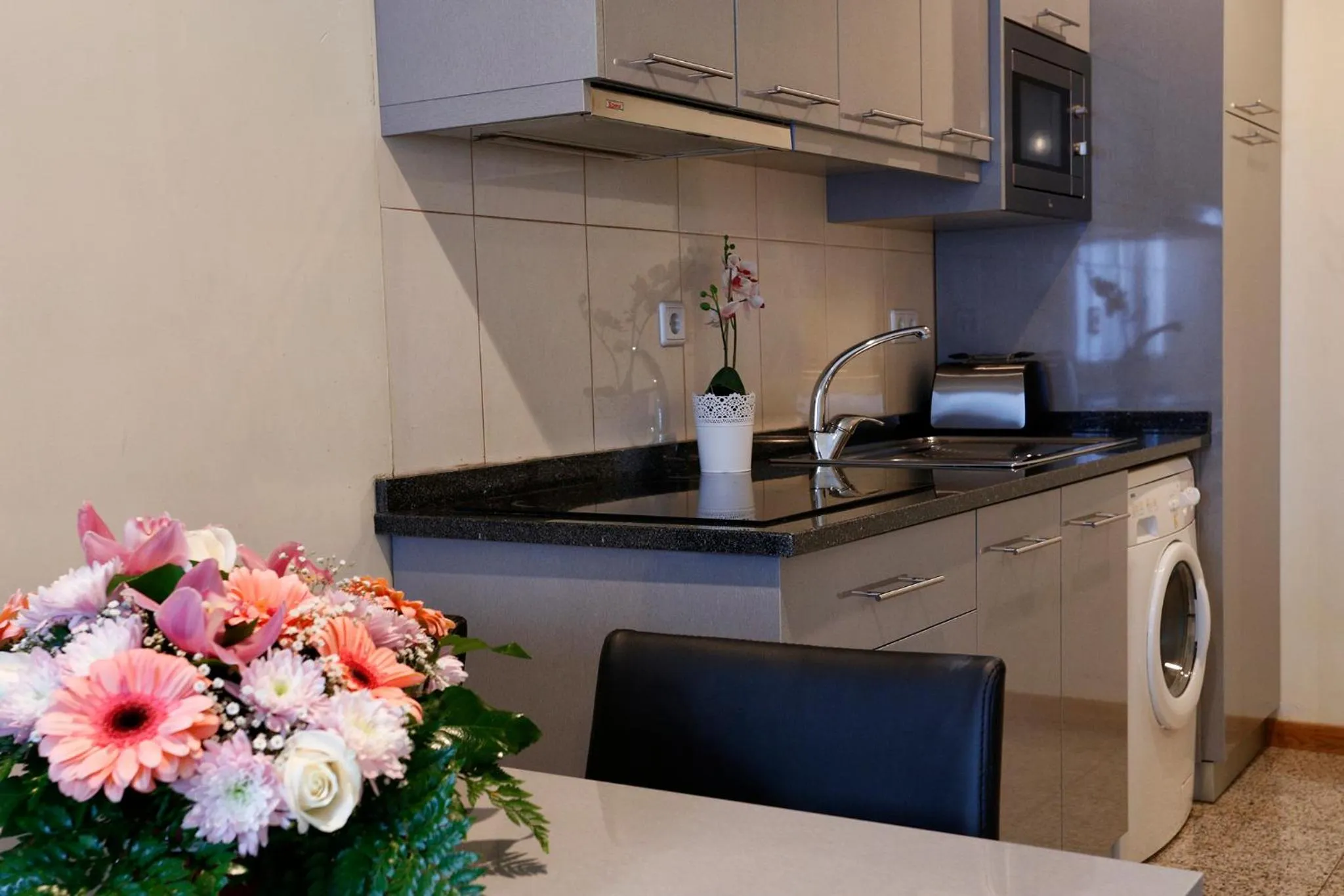 Kitchen or kitchenette in Oporto City Centre Apartments