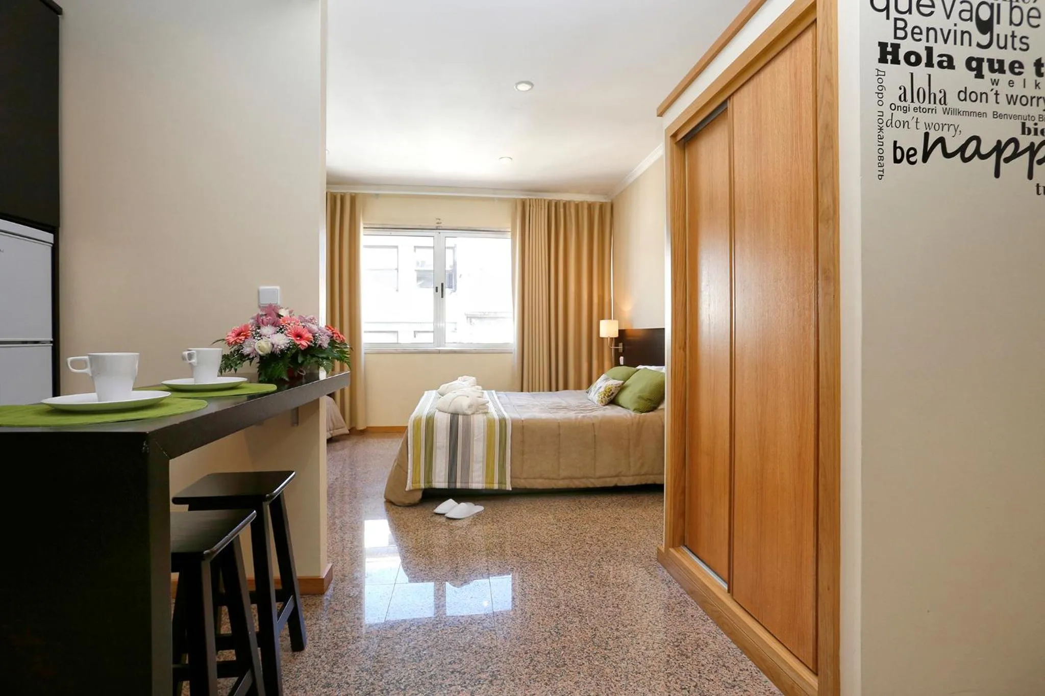Kitchen or kitchenette, Bed in Oporto City Centre Apartments