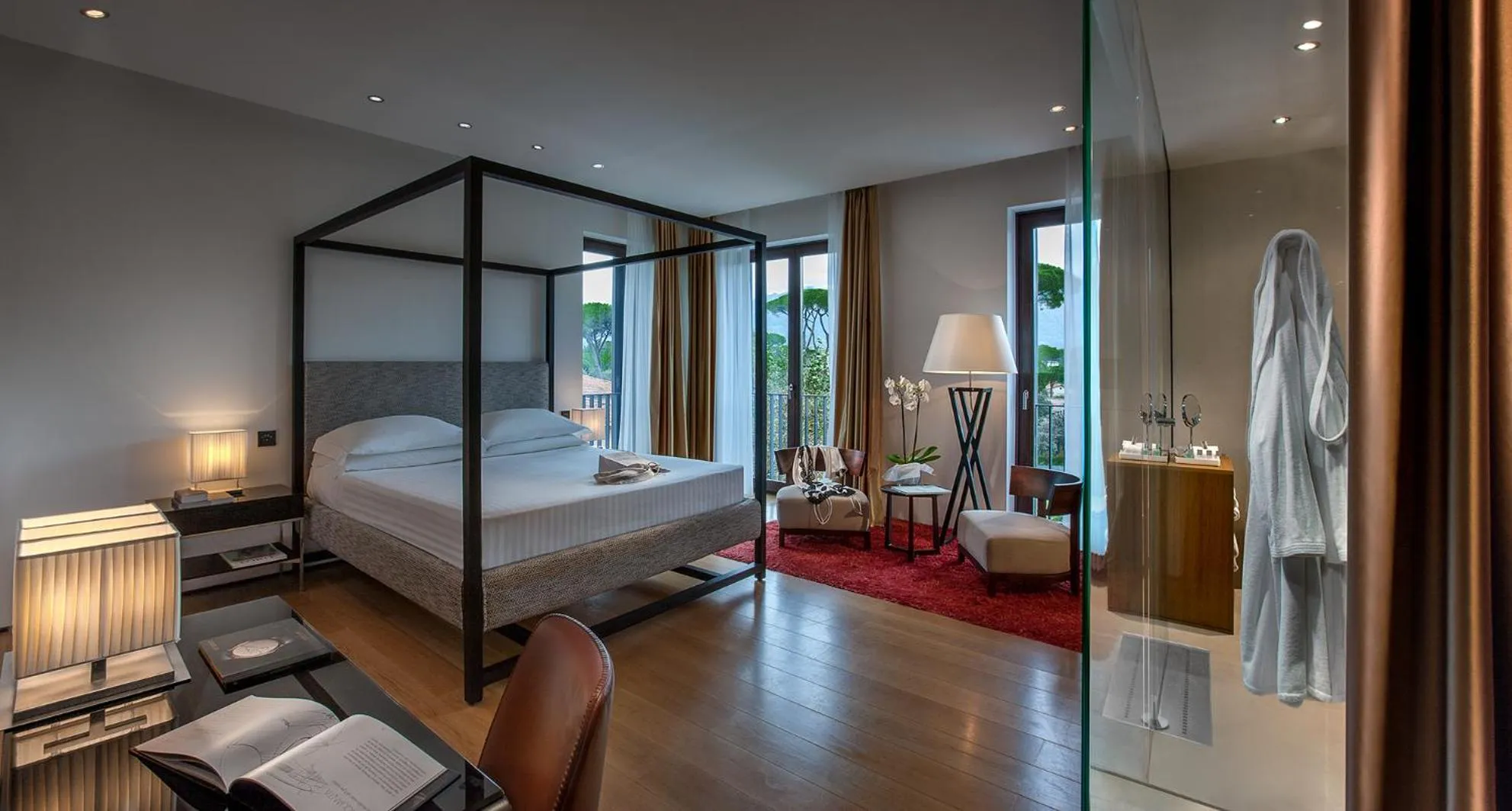 Shower, Bed in Principe Forte Dei Marmi - Resort & Spa