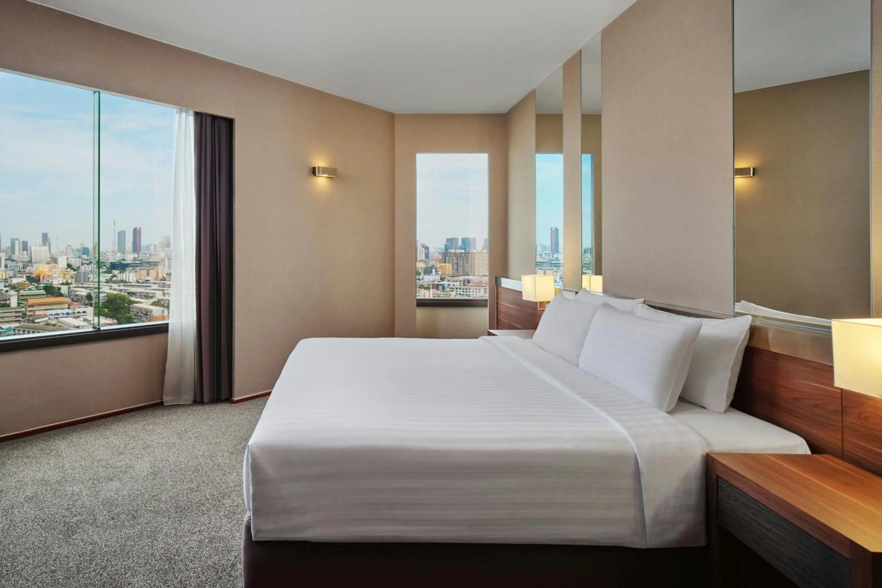 Photo of the whole room, Bed in Jubilee Prestige Hotel Ratchadapisek