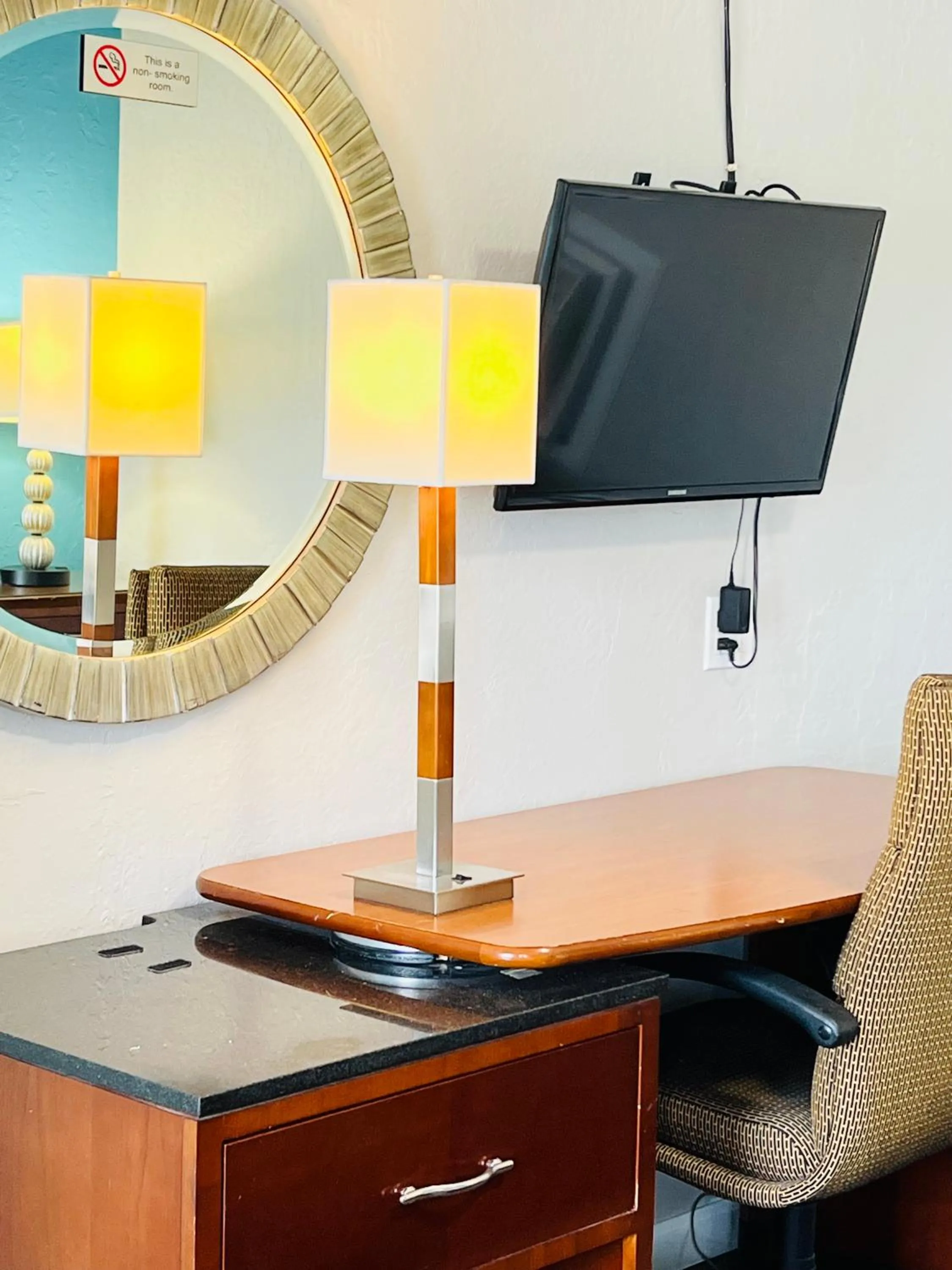 hair dresser in Relax Inn Lawton