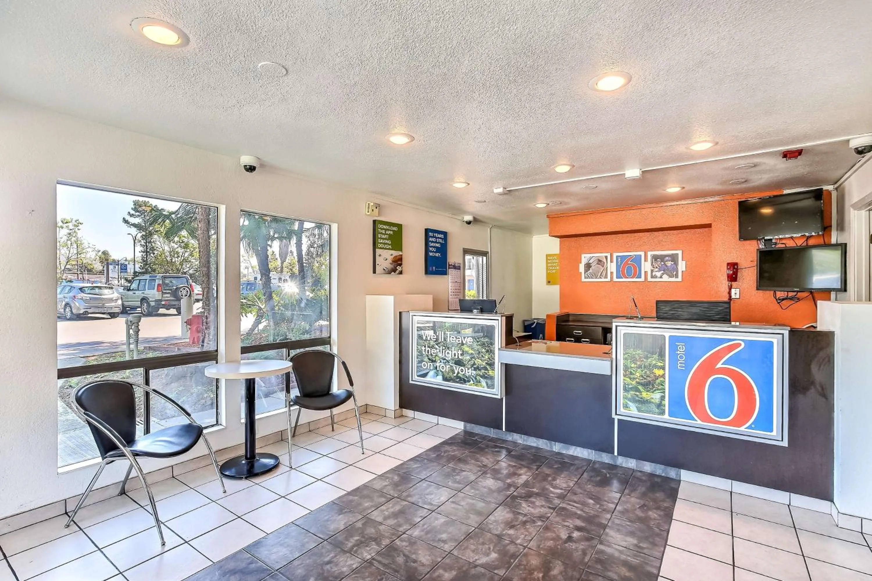 TV and multimedia in Motel 6-Oakland, CA - Embarcadero