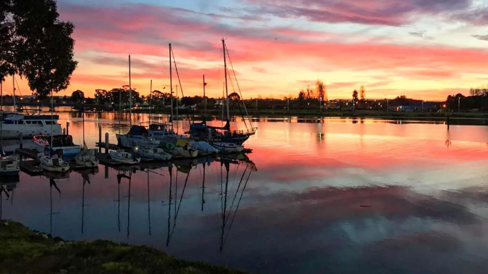 Property building in Motel 6-Oakland, CA - Embarcadero Property building in Motel 6-Oakland, CA - Embarcadero