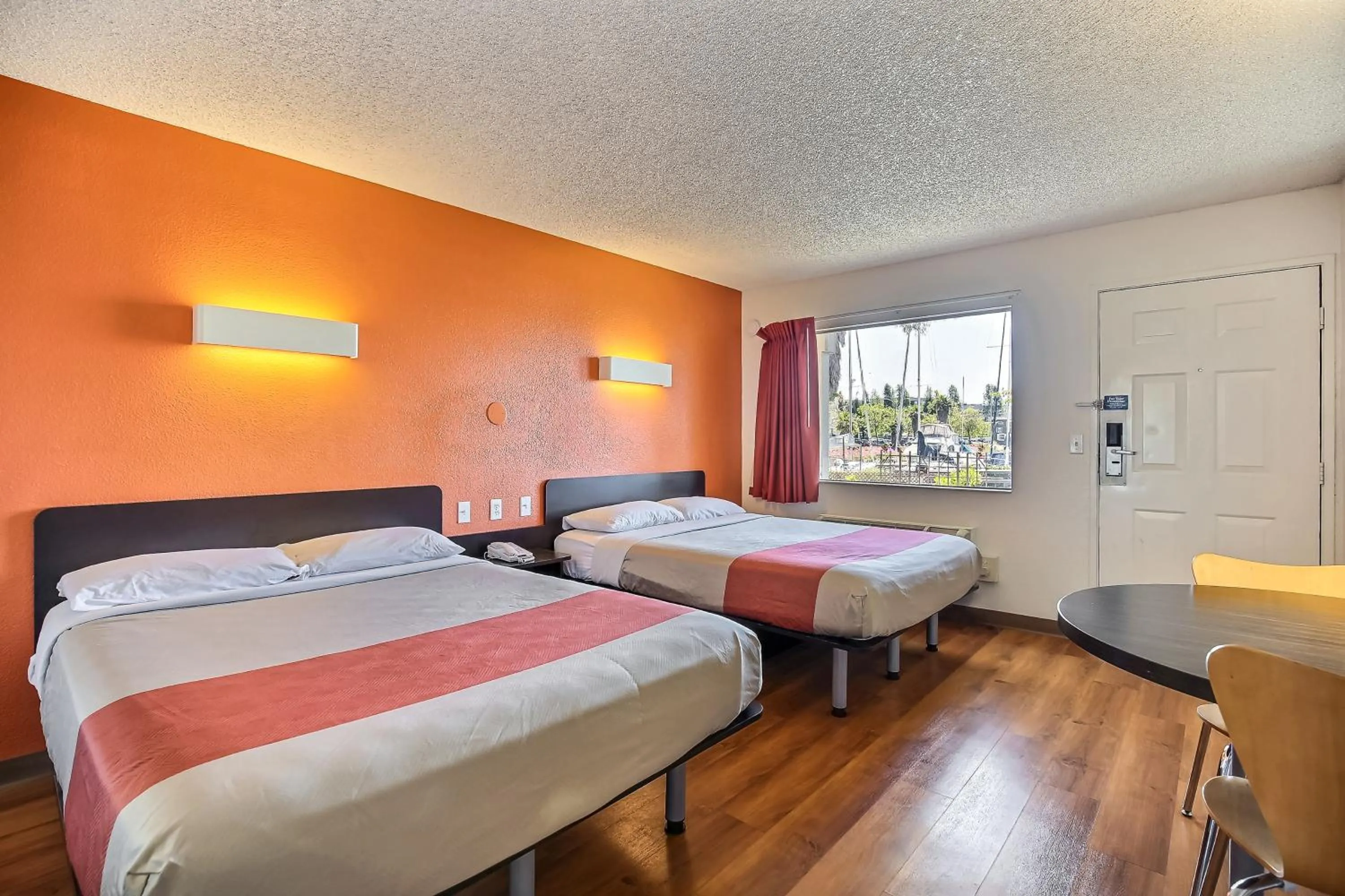 Bedroom, Bed in Motel 6-Oakland, CA - Embarcadero