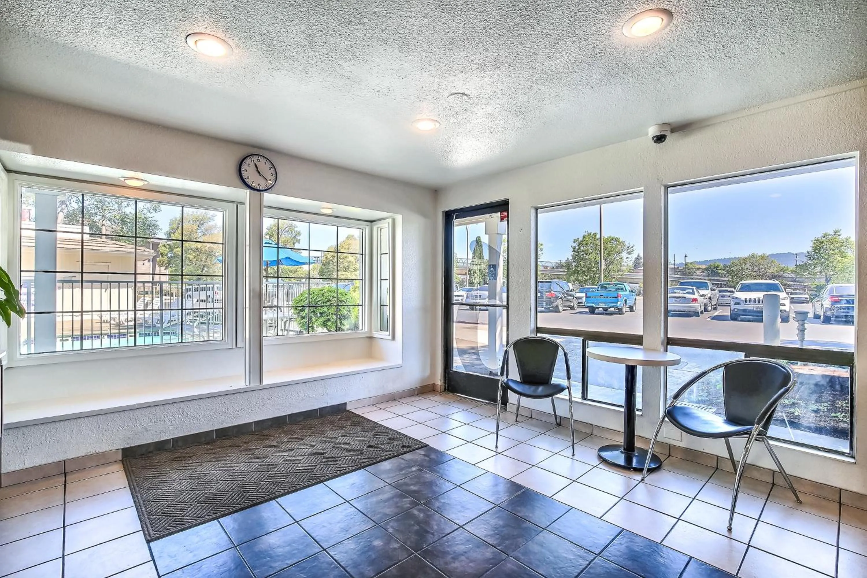 Lobby or reception in Motel 6-Oakland, CA - Embarcadero